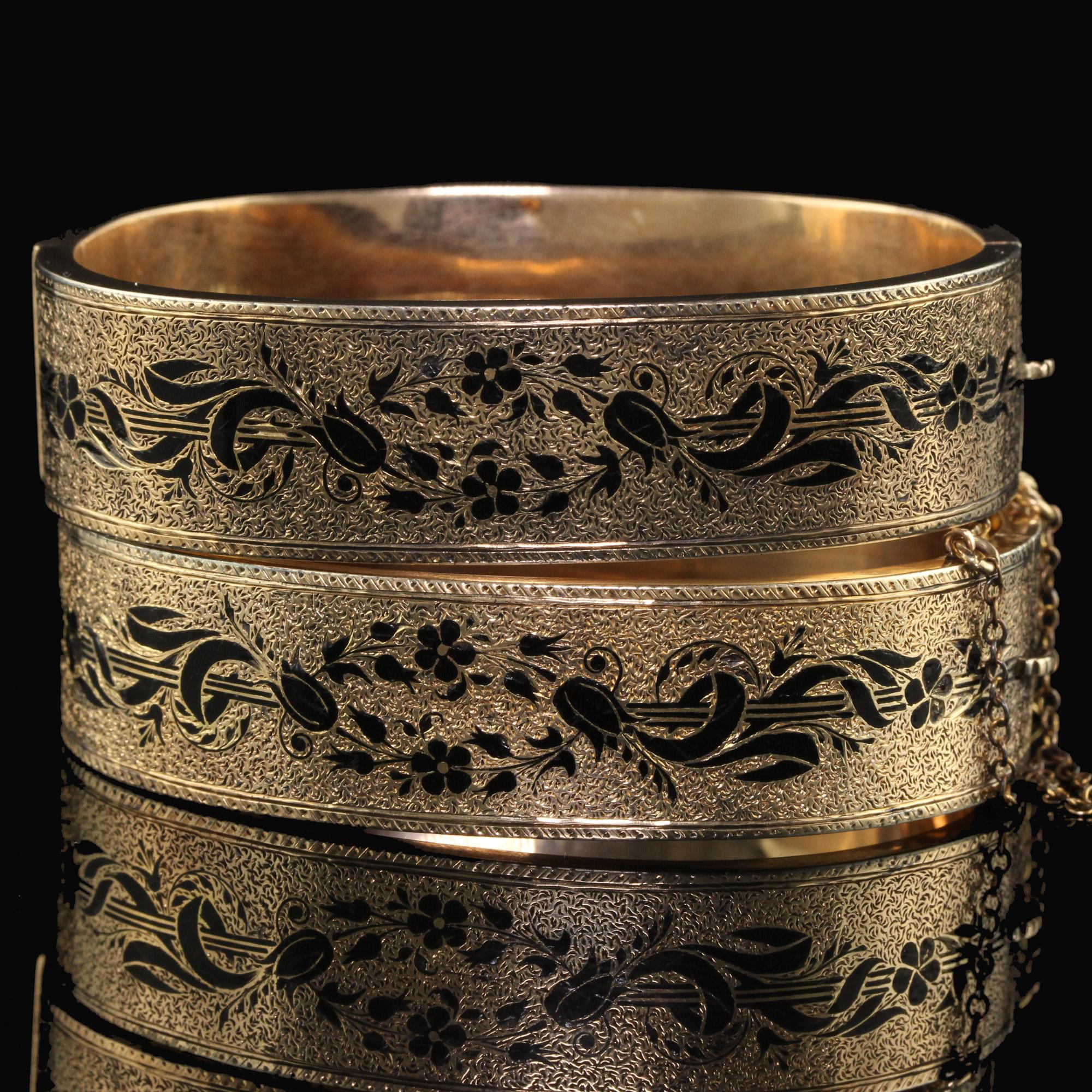 Antique Victorian 12K Yellow Gold Wide Engraved Enamel Wedding Bangle Set For Sale 2