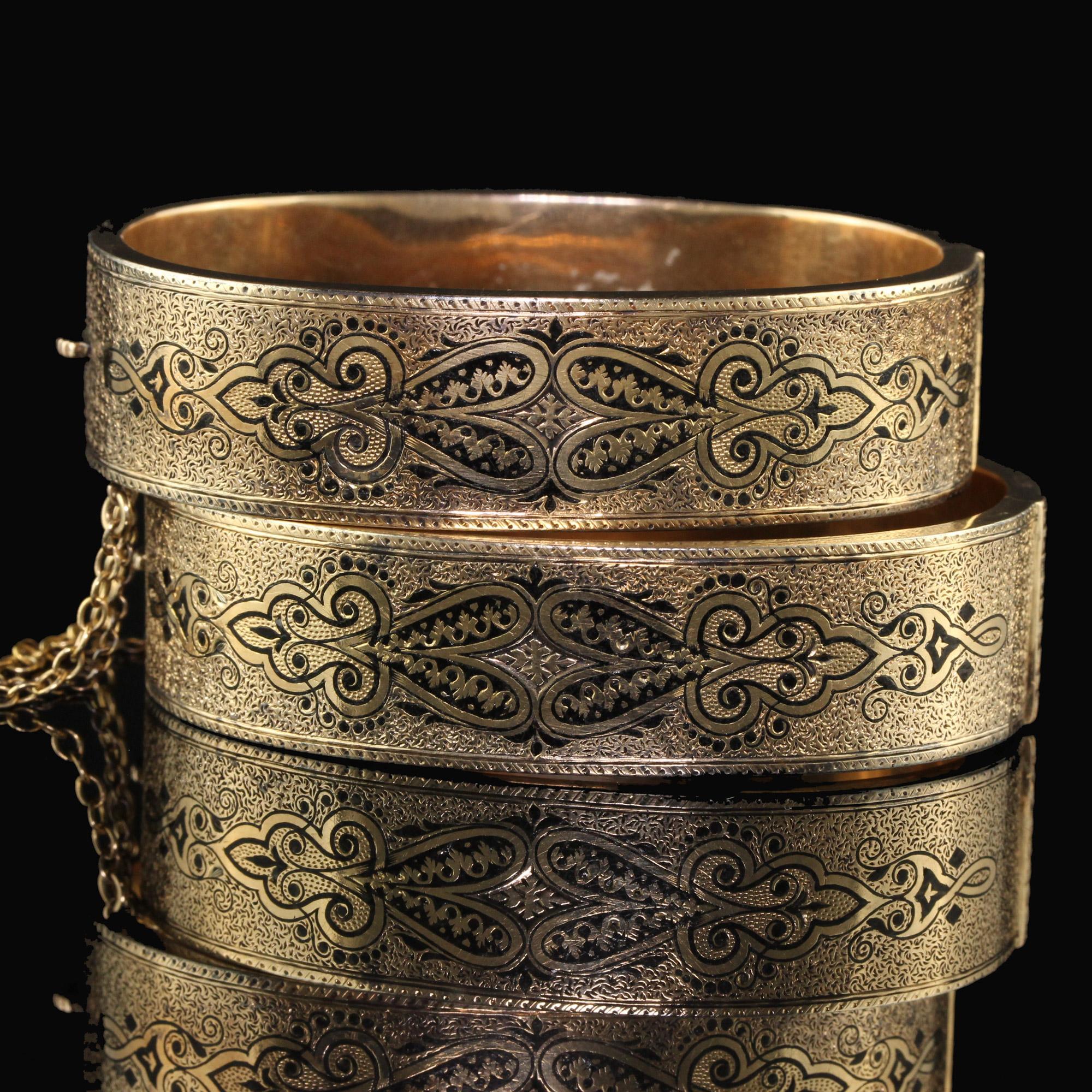 Antique Victorian 12K Yellow Gold Wide Engraved Enamel Wedding Bangle Set For Sale 3
