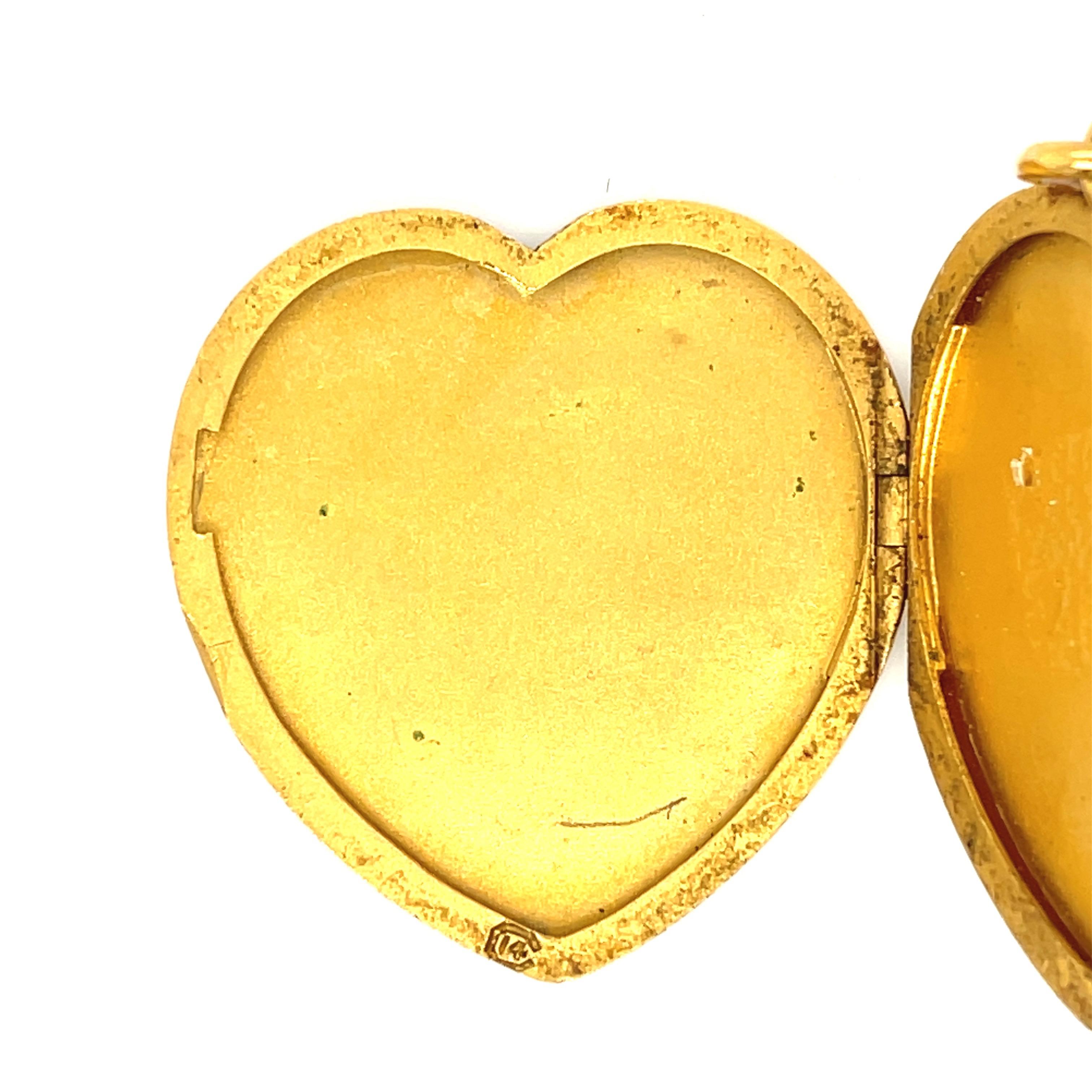 Antique Victorian 14 Karat Engraved Gold Heart Locket Pendant In Good Condition In New York, NY