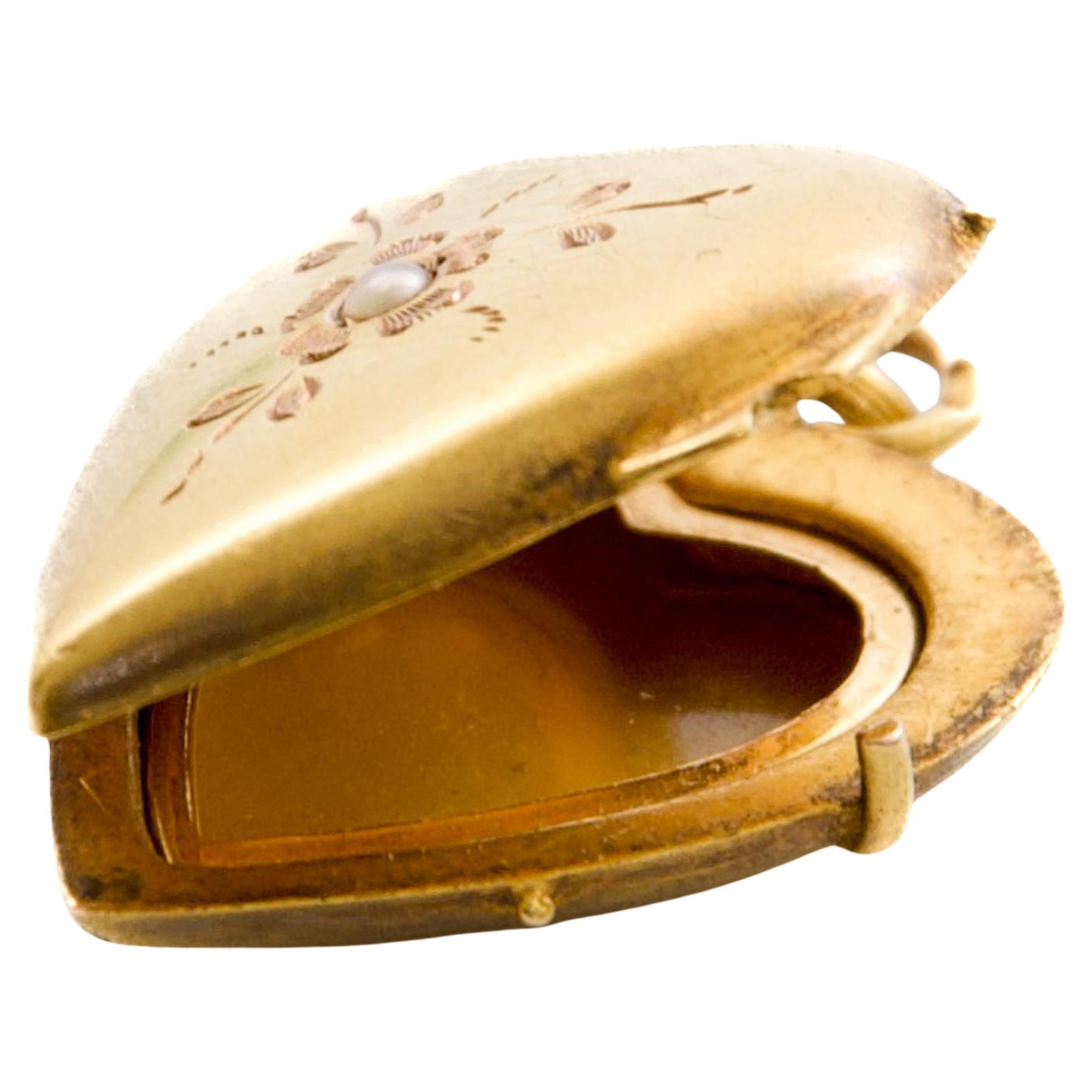 Antique Victorian 14 Karat Gold Heart Shape Locket Pendant In Good Condition For Sale In Rotterdam, NL