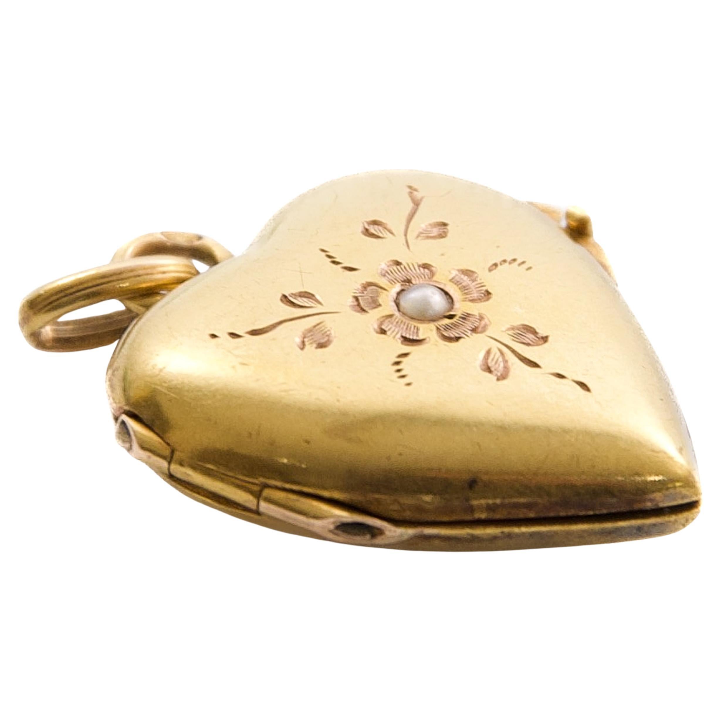 Antique Victorian 14 Karat Gold Heart Shape Locket Pendant For Sale 3
