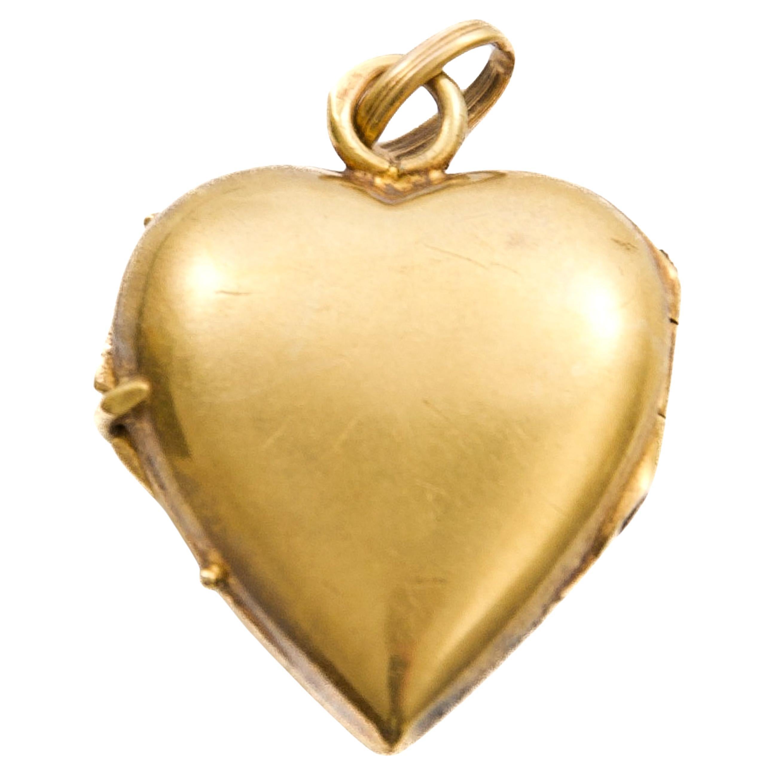 Antique Victorian 14 Karat Gold Heart Shape Locket Pendant For Sale 4