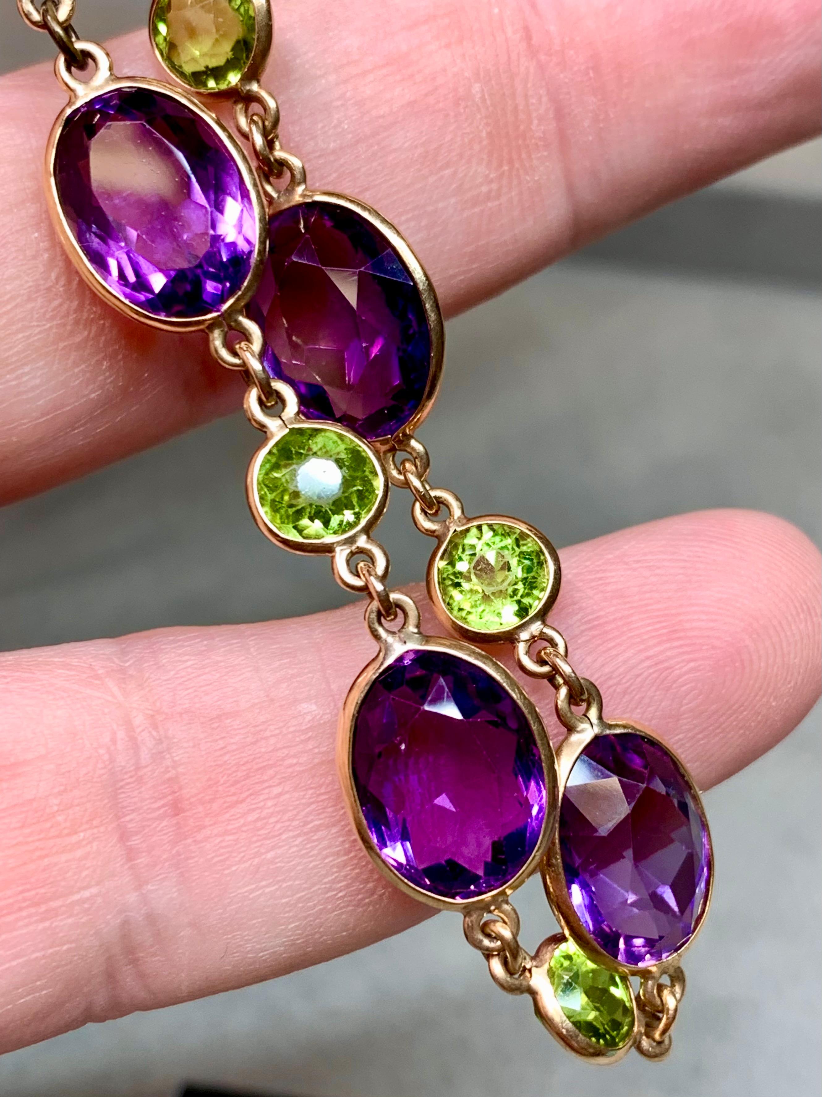 Collier de pierres précieuses ovales en améthyste et péridot, serti d'un chaton, de style victorien antique 14K 72ct 20