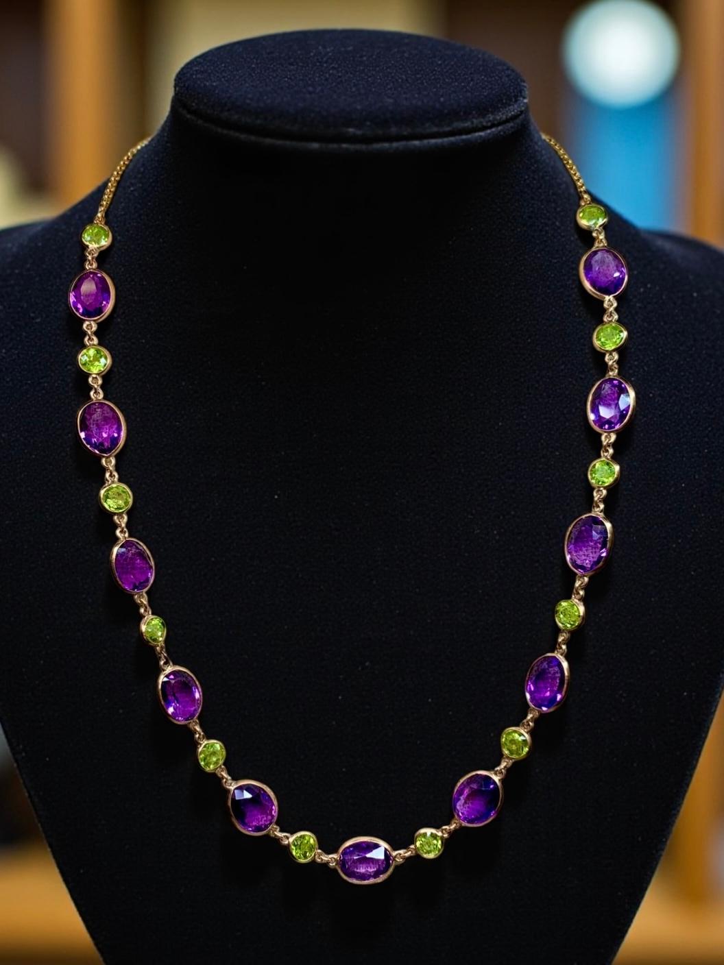 Collier de pierres précieuses ovales en améthyste et péridot, serti d'un chaton, de style victorien antique 14K 72ct 20