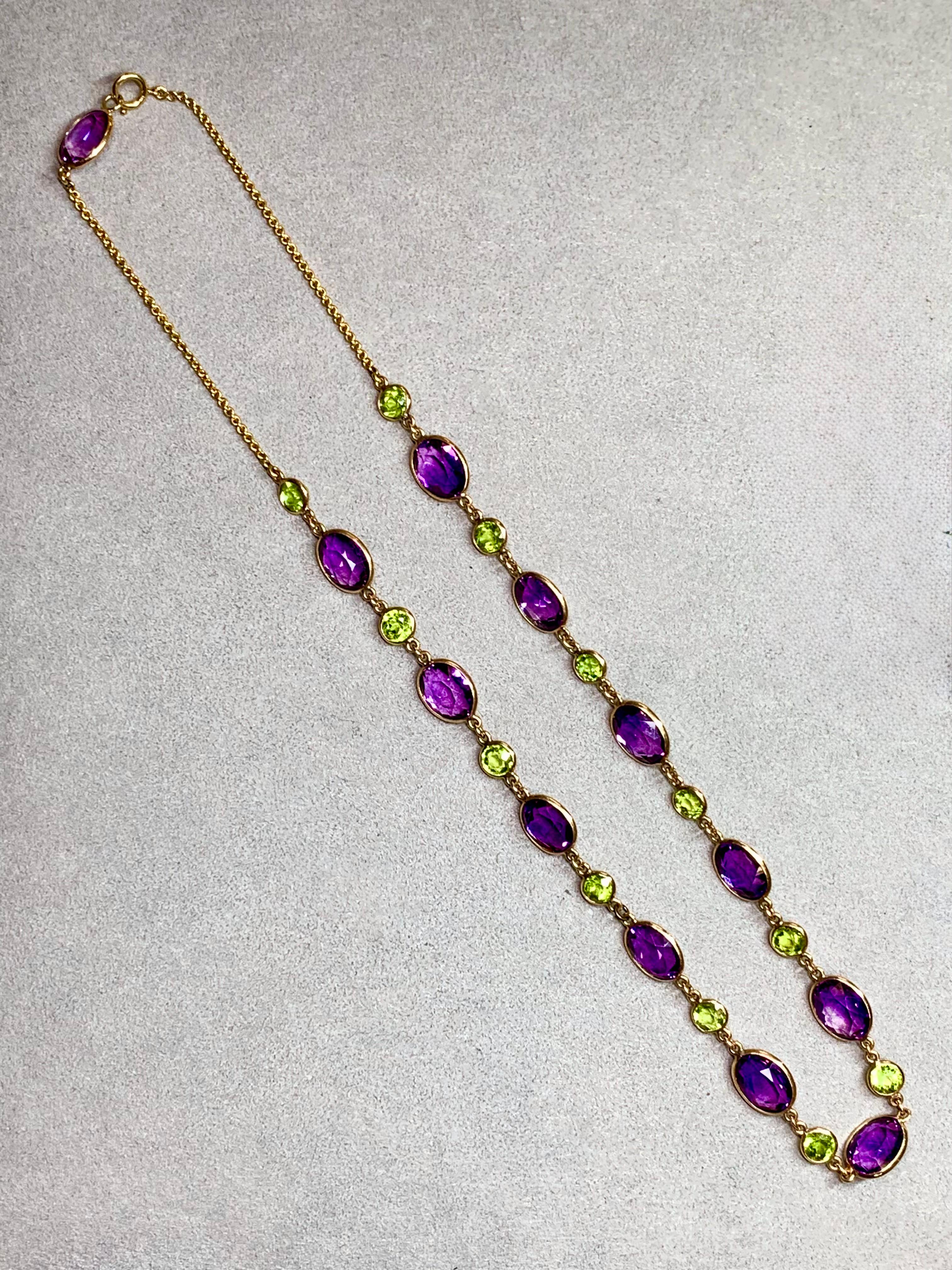 Collier de pierres précieuses ovales en améthyste et péridot, serti d'un chaton, de style victorien antique 14K 72ct 20