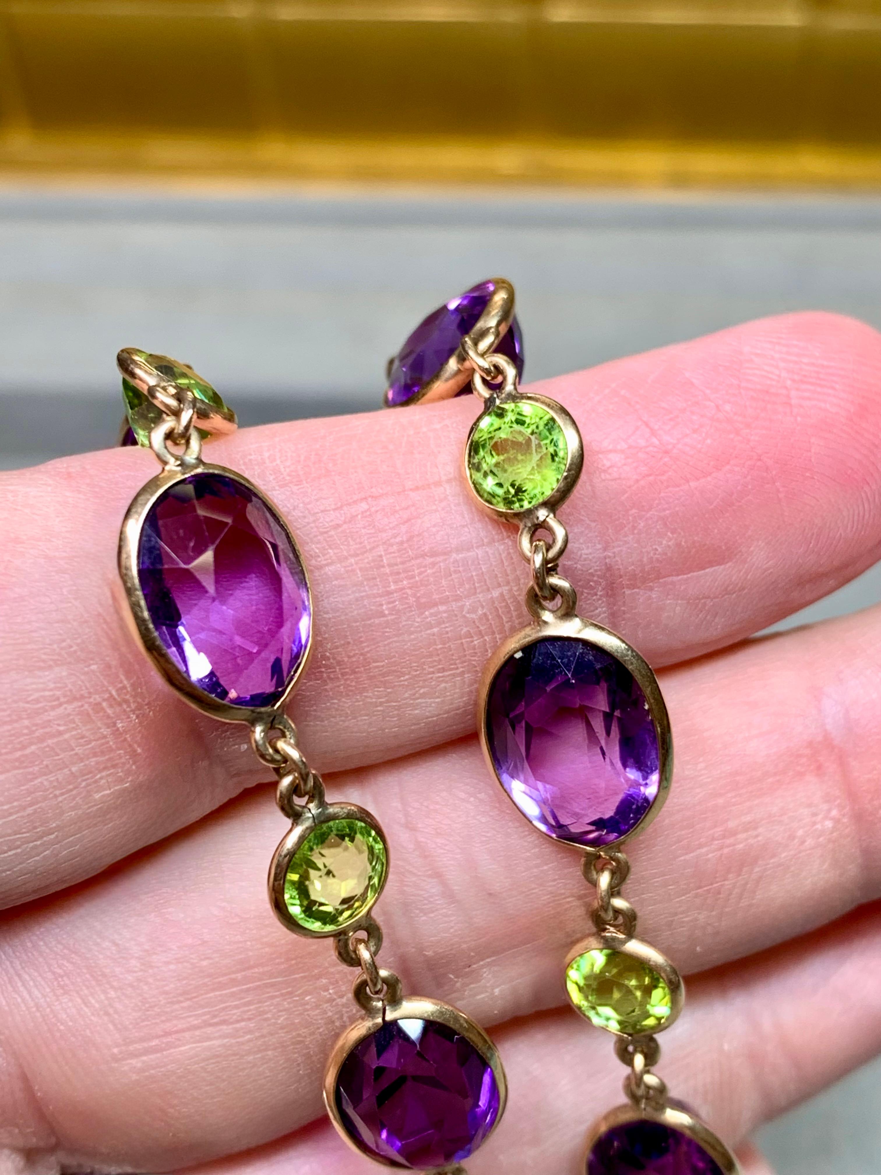 Collier de pierres précieuses ovales en améthyste et péridot, serti d'un chaton, de style victorien antique 14K 72ct 20