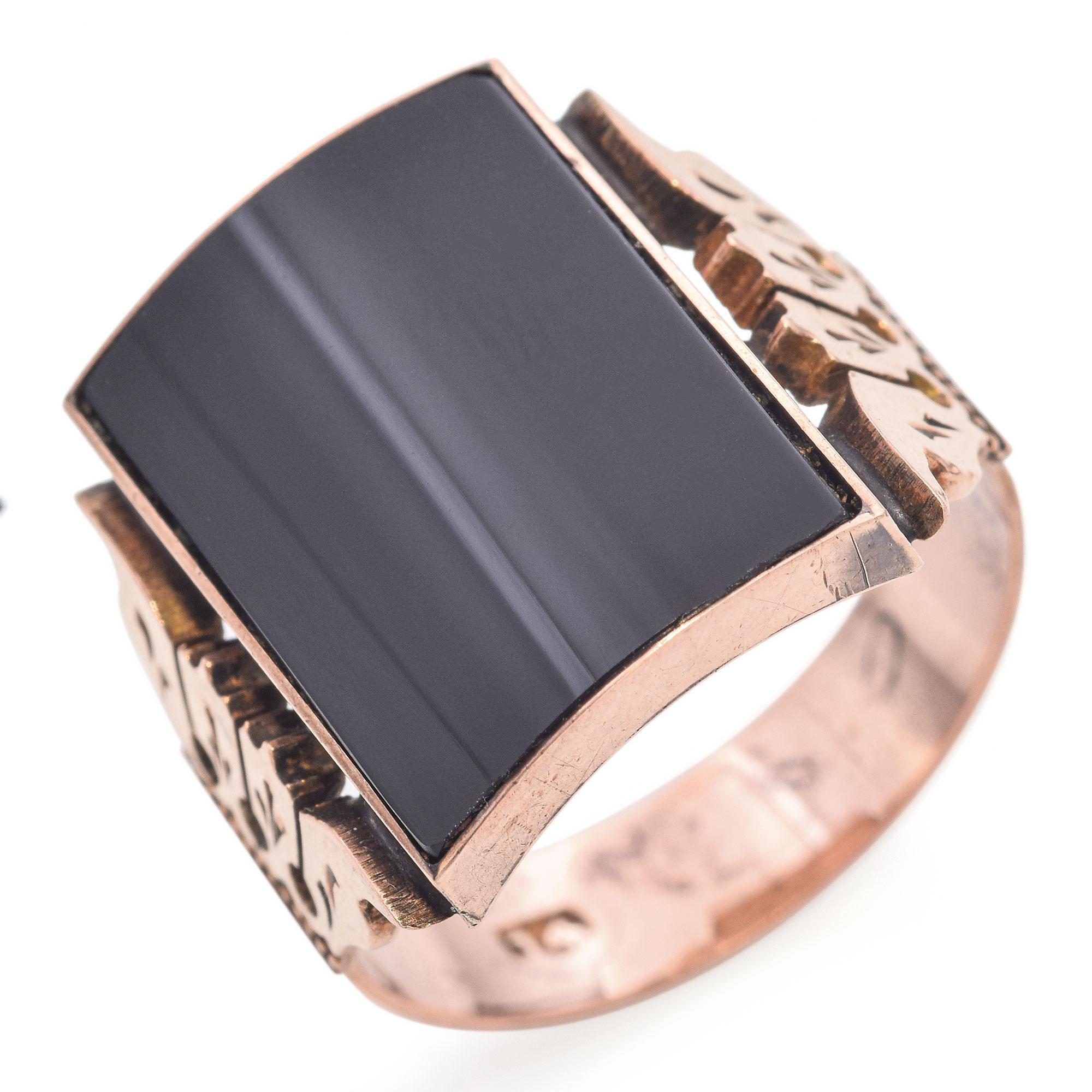 Weight: 5.9 Grams
Stone: Onyx (18.45 x 13.8 mm)
Measurements: 18.8 x 21.75 x 2.95 mm
Ring Size: 11
Hallmark: 14

ITEM #: BR-1458-111824-15