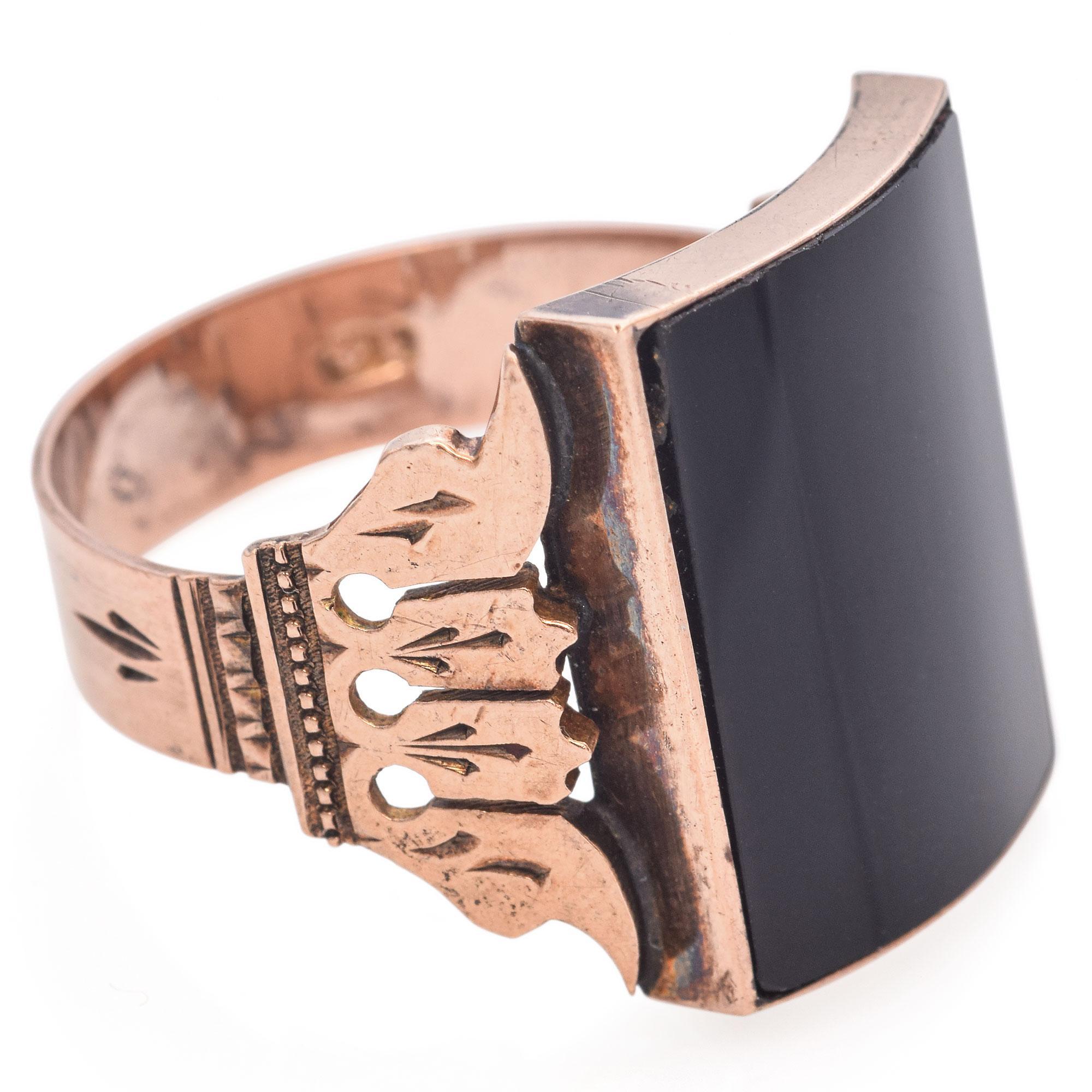 Cabochon Antique Victorian 14K Engraved Yellow Gold Onyx Signet Ring For Sale