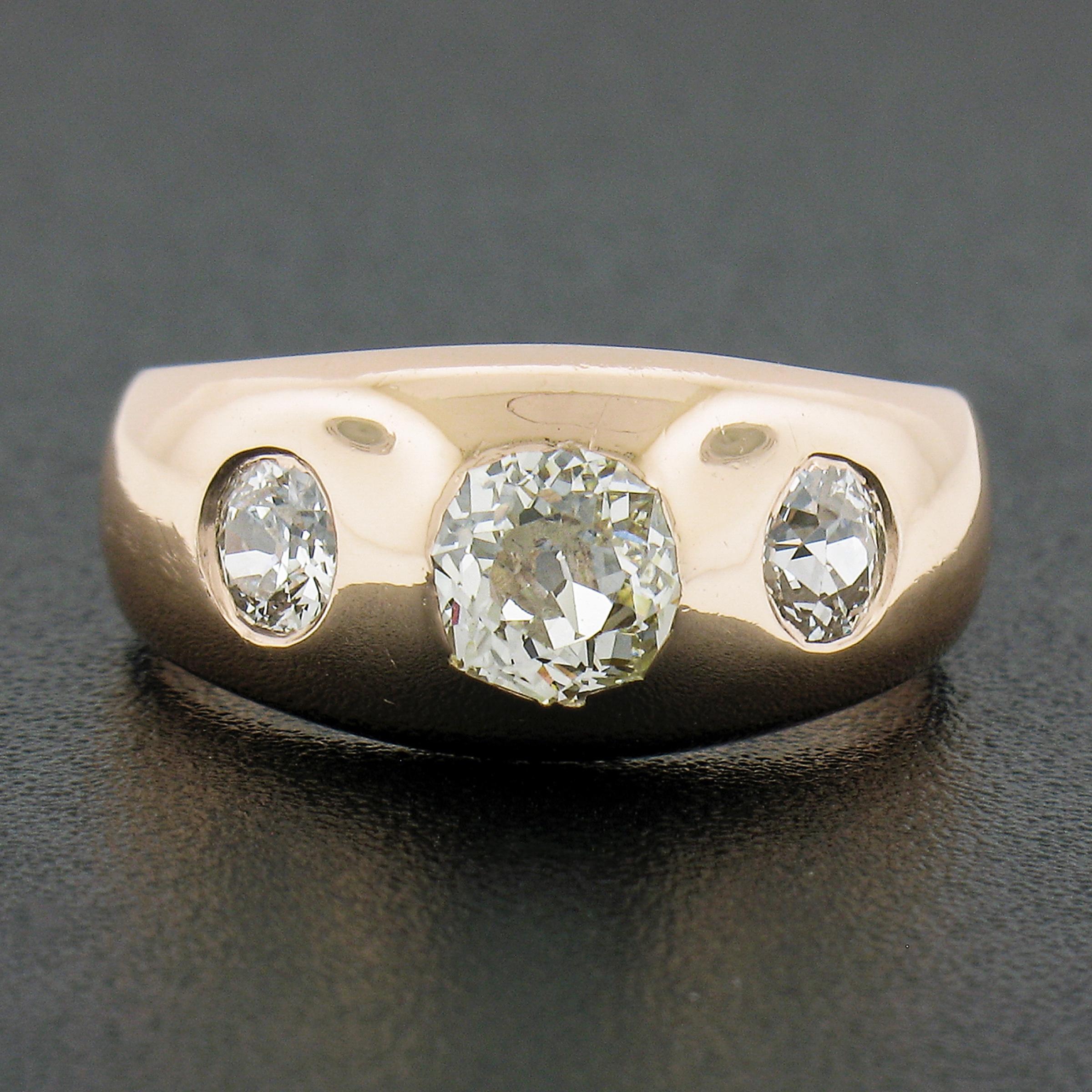Victorien Antiquité victorienne en or 14K 0.82ct Old Cut Mine Diamond 3 Stone Gypsy Ring en vente