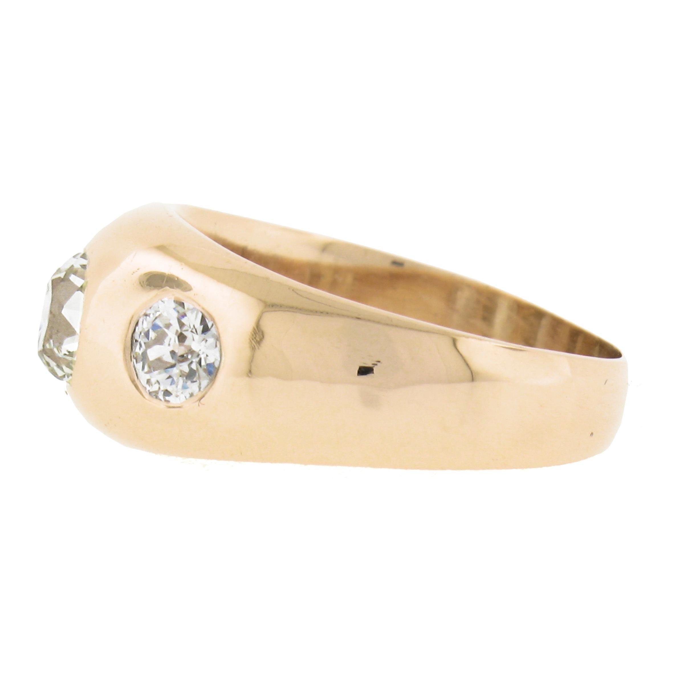 Antiquité victorienne en or 14K 0.82ct Old Cut Mine Diamond 3 Stone Gypsy Ring Unisexe en vente