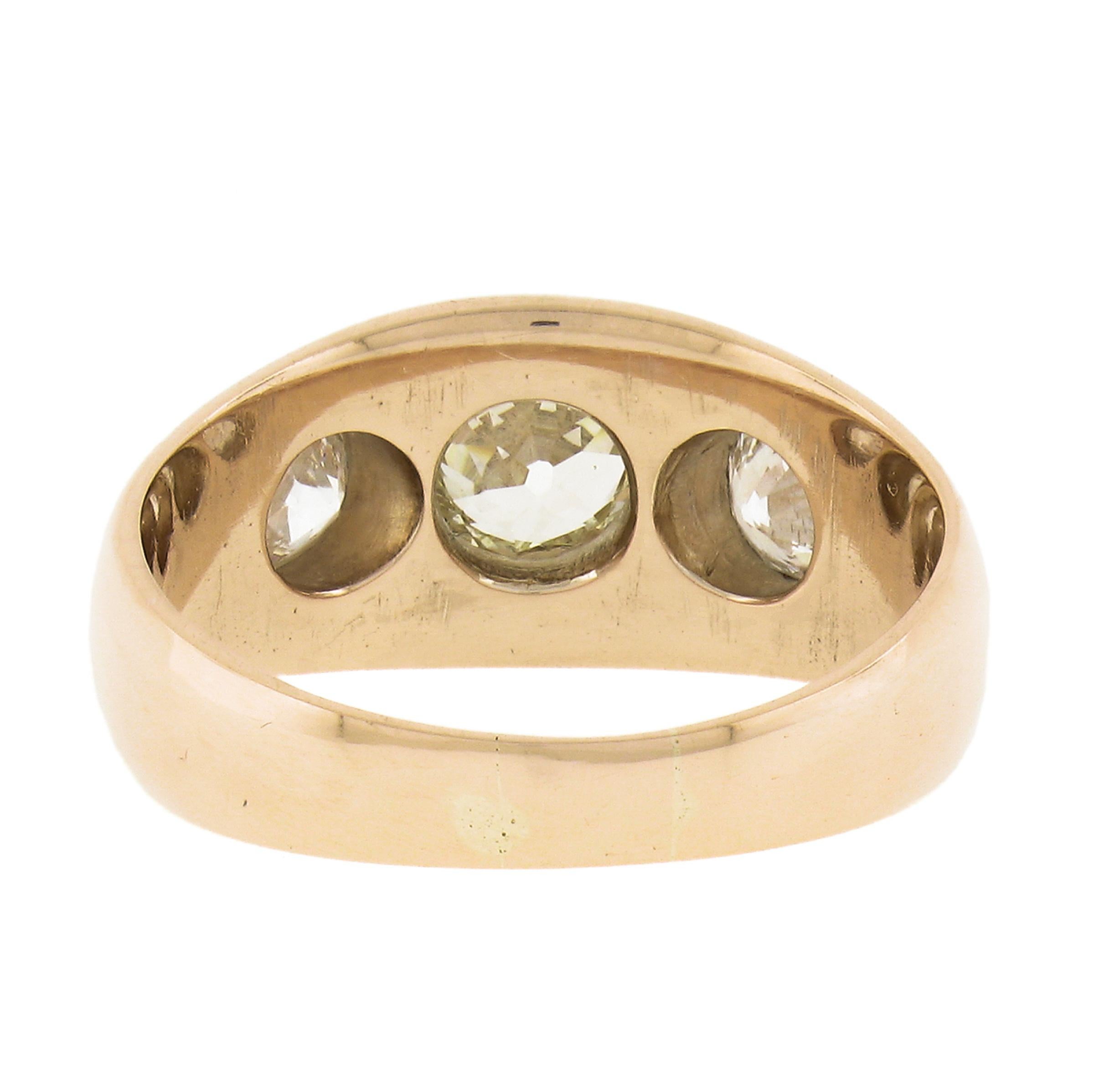 Antiquité victorienne en or 14K 0.82ct Old Cut Mine Diamond 3 Stone Gypsy Ring en vente 1