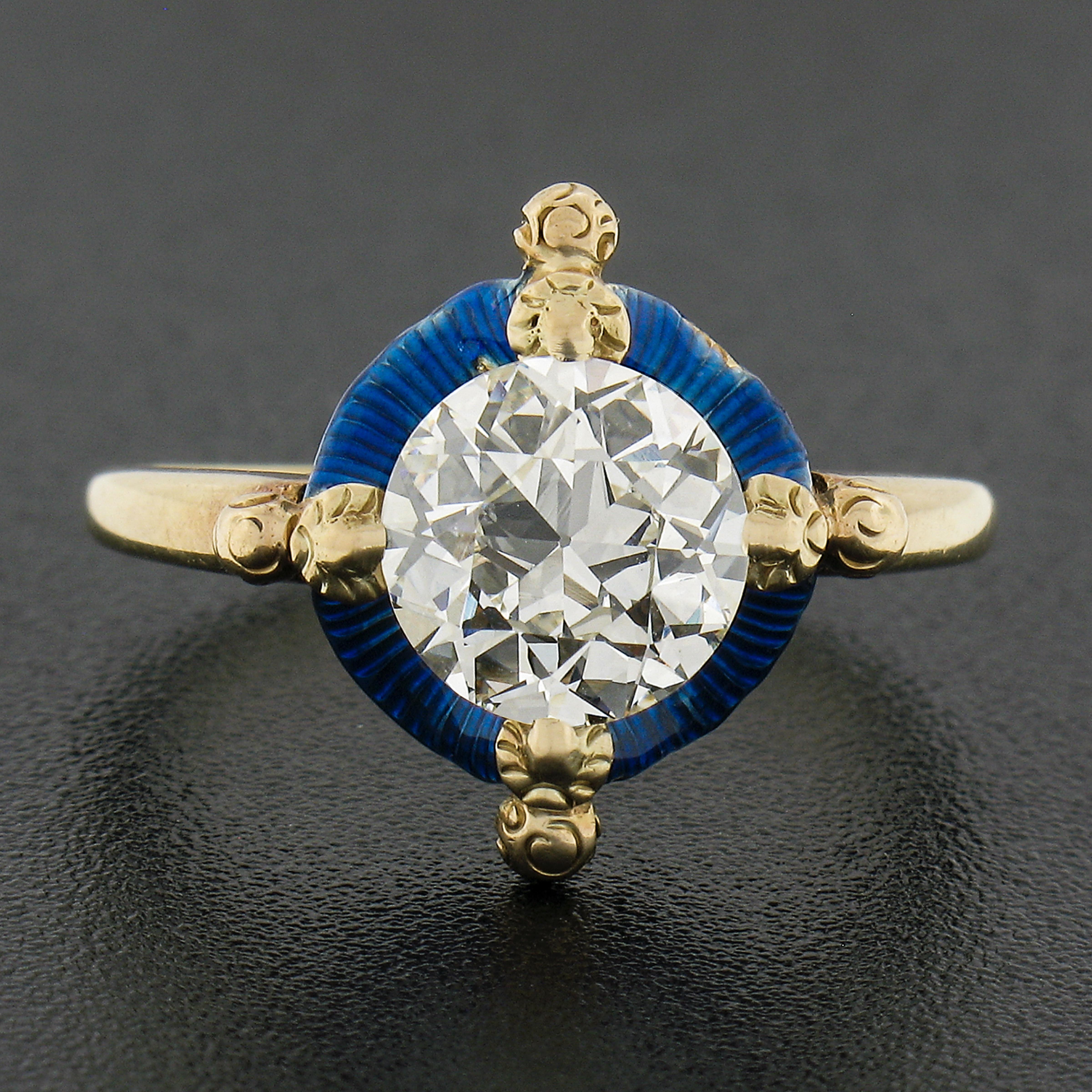 Taille ronde Ancienne bague de fiançailles victorienne en or 14 carats avec halo de diamants bleus 1,64 carat certifiés GIA en vente