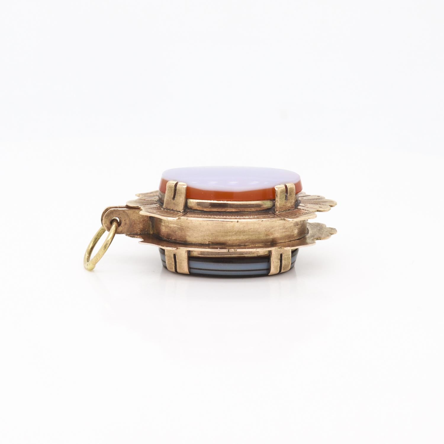 Pendentif médaillon victorien ancien double face en or 14 carats et agate cabochon en vente 6