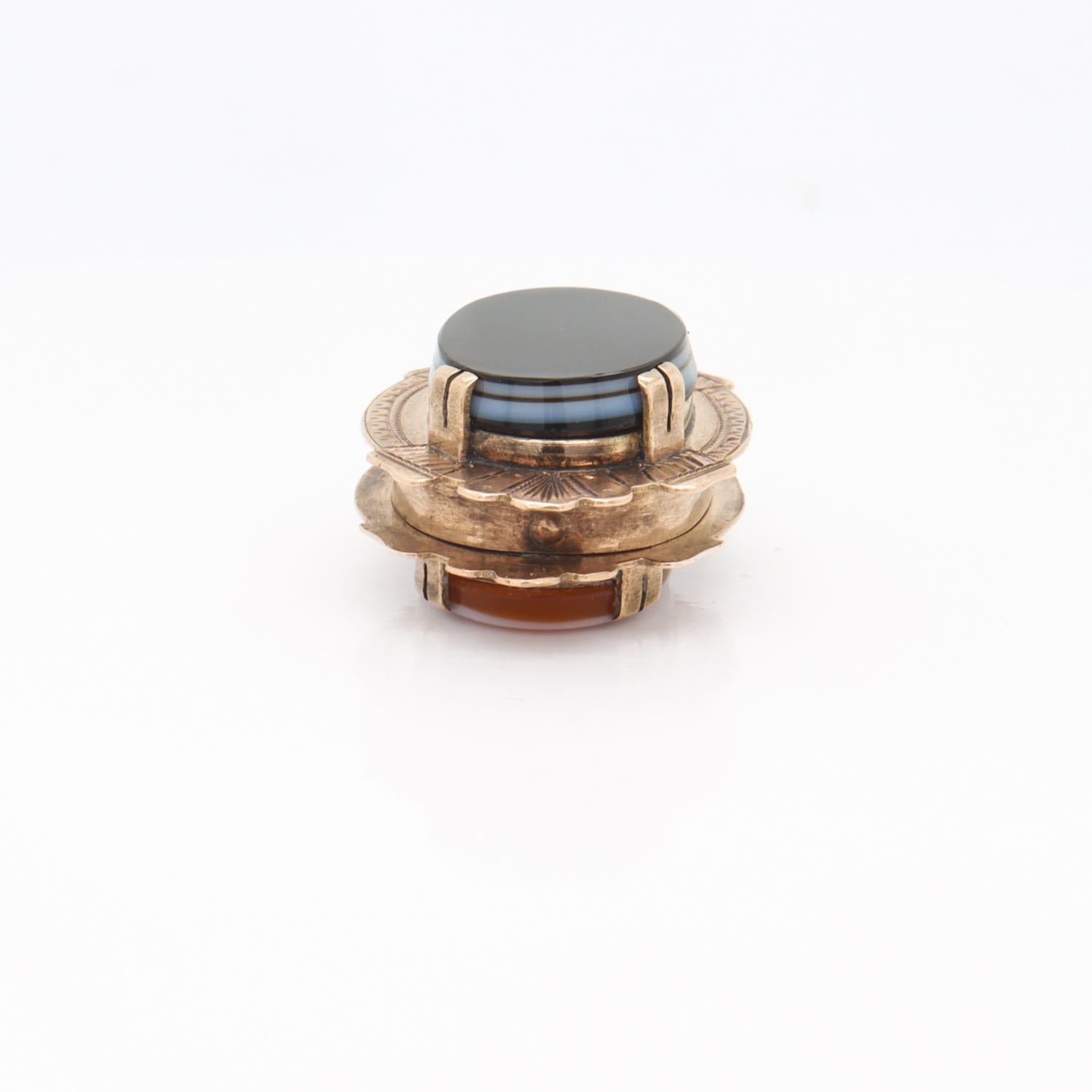 Pendentif médaillon victorien ancien double face en or 14 carats et agate cabochon en vente 11