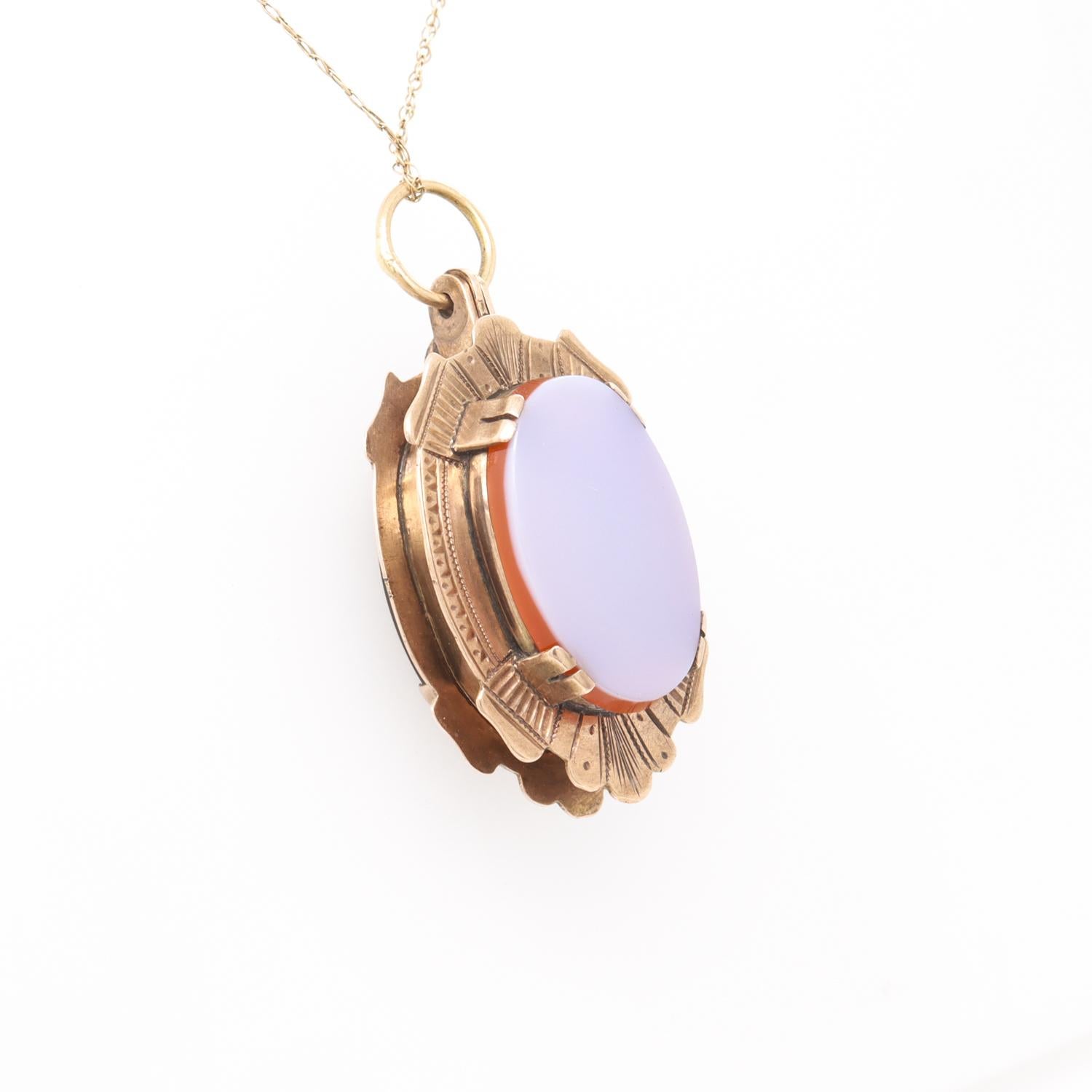 Pendentif médaillon victorien ancien double face en or 14 carats et agate cabochon Pour femmes en vente