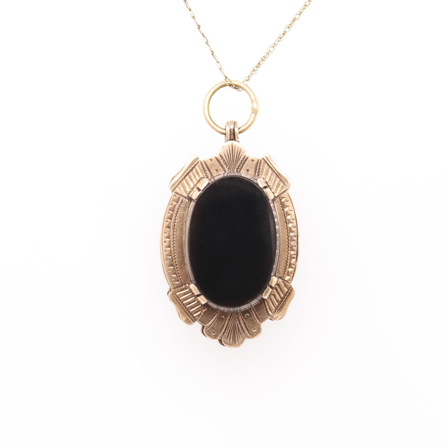 Pendentif médaillon victorien ancien double face en or 14 carats et agate cabochon en vente 1