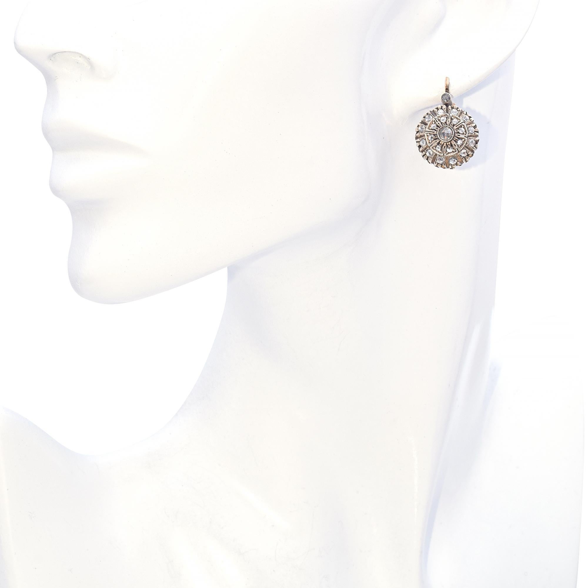 Victorien Boucles d'oreilles victoriennes anciennes en or et argent 14 carats avec grappe de diamants taille rose en vente