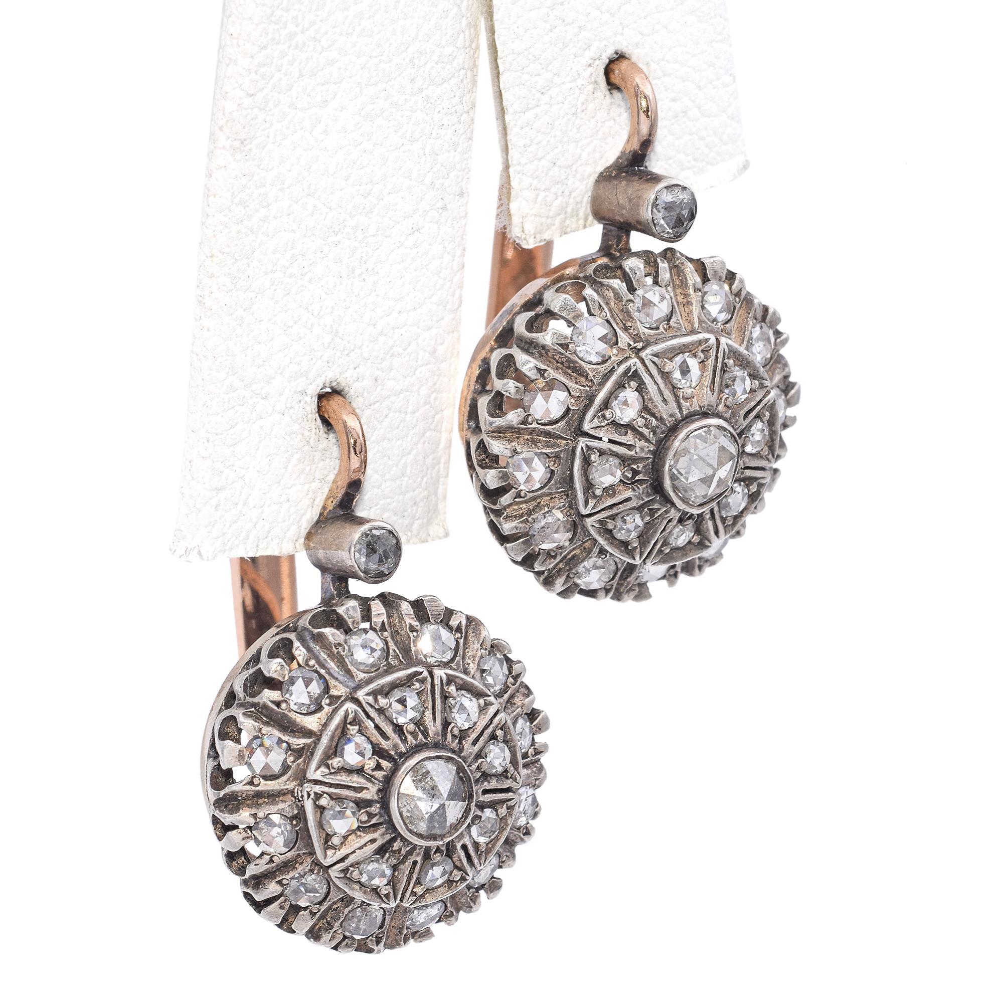 Boucles d'oreilles victoriennes anciennes en or et argent 14 carats avec grappe de diamants taille rose Pour femmes en vente