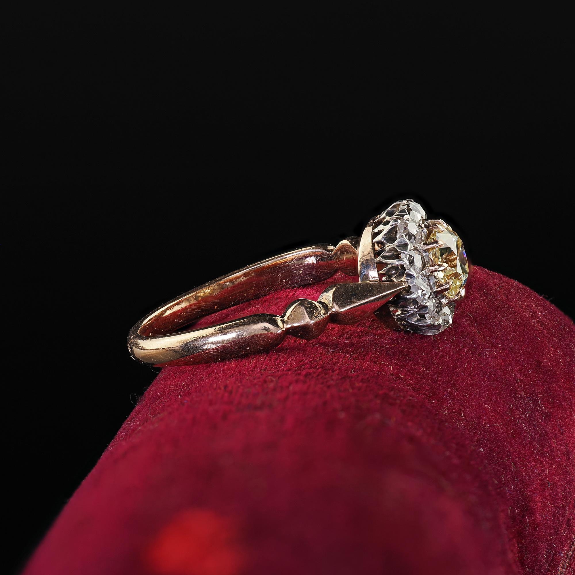 Taglio vecchia miniera Antico anello di fidanzamento vittoriano in oro 14K e argento con diamanti Old Mine - GIA in vendita