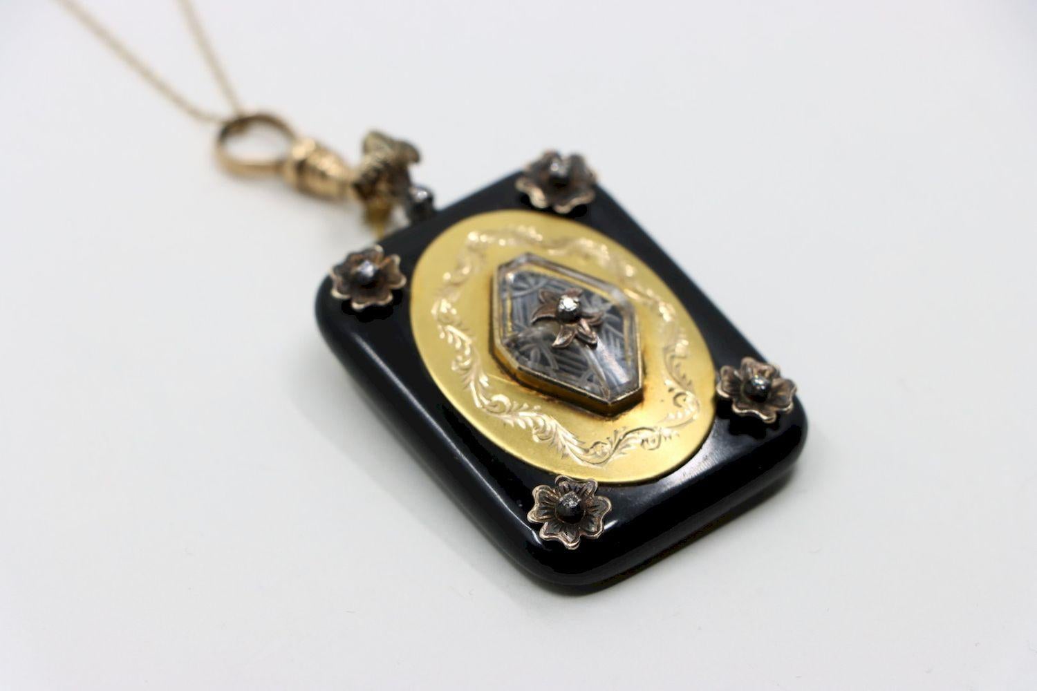 Antique Victorian 14K Gold Black Onyx Pendant Necklace In Good Condition For Sale In Flushing, NY