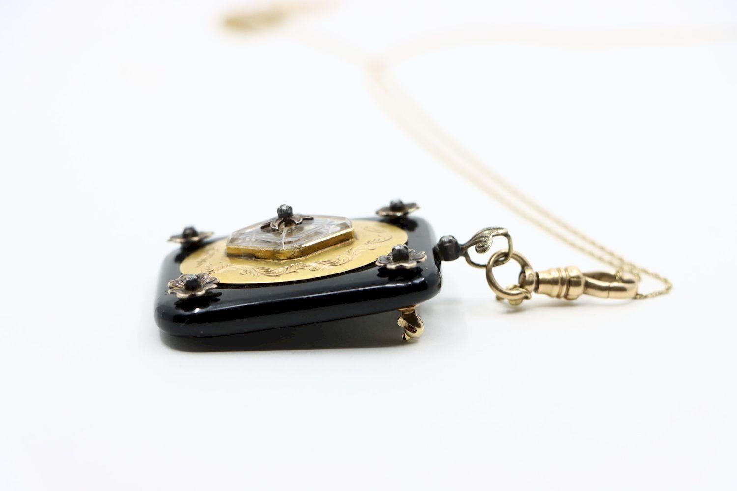 Women's or Men's Antique Victorian 14K Gold Black Onyx Pendant Necklace For Sale