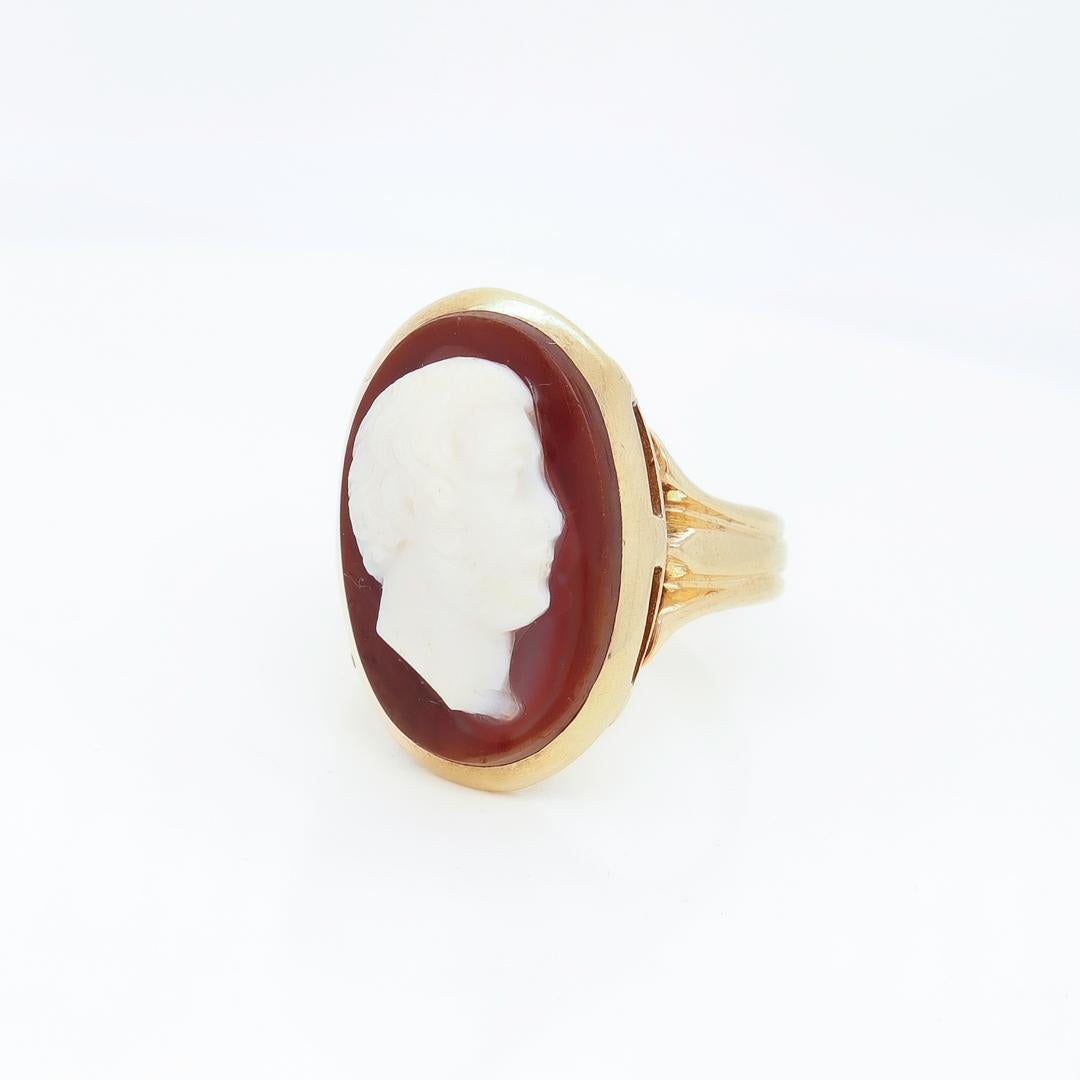 Antique Victorian 14k Gold & Carved Agate Cameo Signet Style Ring In Good Condition For Sale In Philadelphia, PA