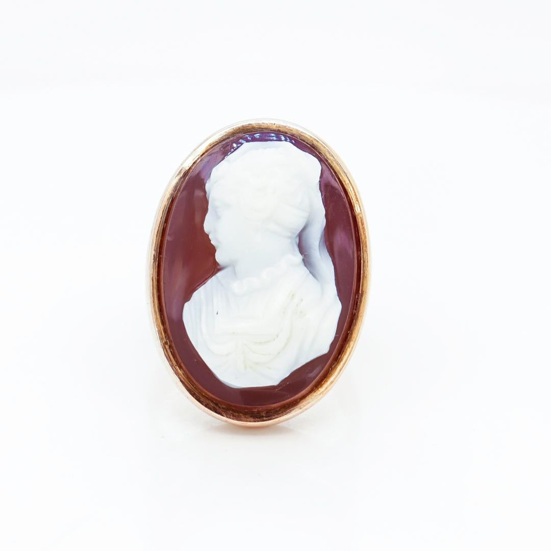 Antique Victorian 14k Gold & Carved Agate Cameo Signet Style Ring In Good Condition For Sale In Philadelphia, PA