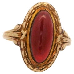Antiguo anillo victoriano de oro de 14 quilates ovalado alargado con halo floral de granate con lados en volutas