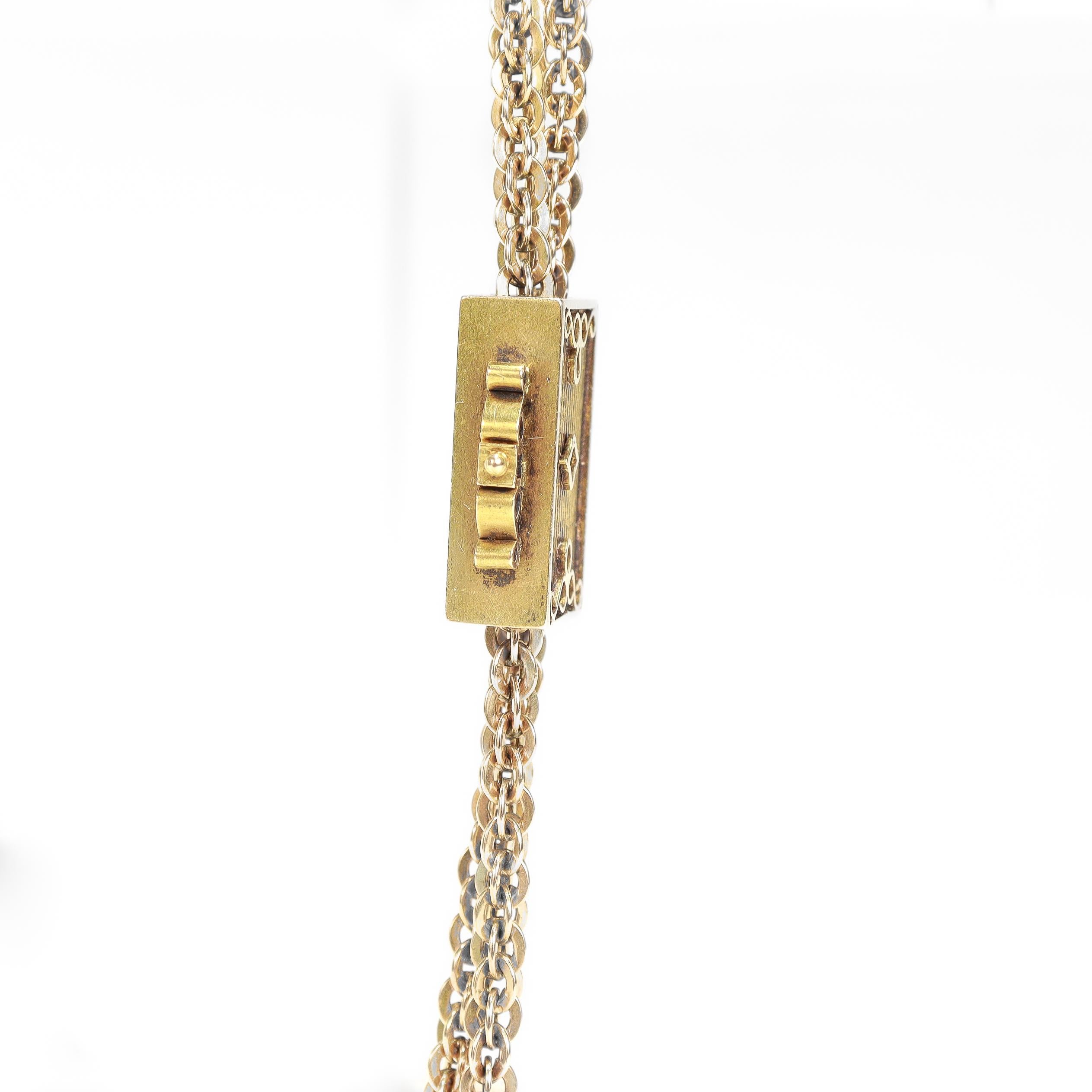 Antica collana vittoriana con catena Leontine in oro 14k e scivolo rettangolare in vendita 12
