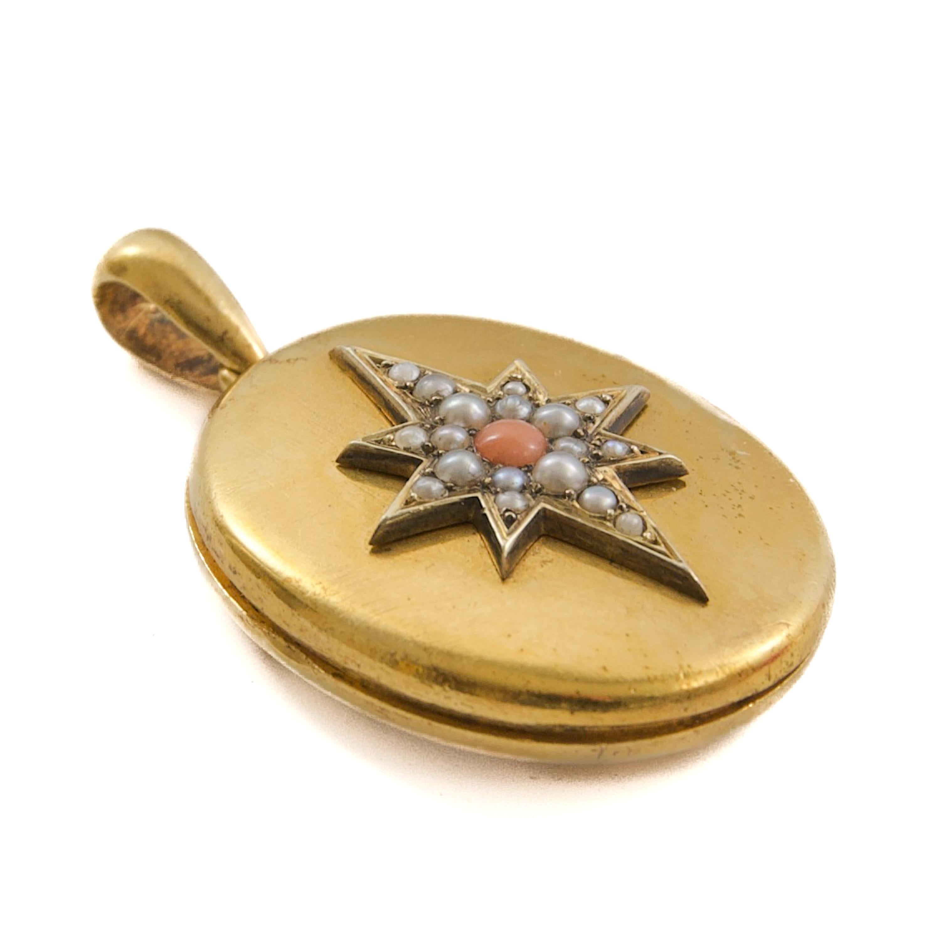 Antique Victorian 14K Gold Locket Pendant with Seed Pearls and Coral im Zustand „Gut“ im Angebot in Rotterdam, NL