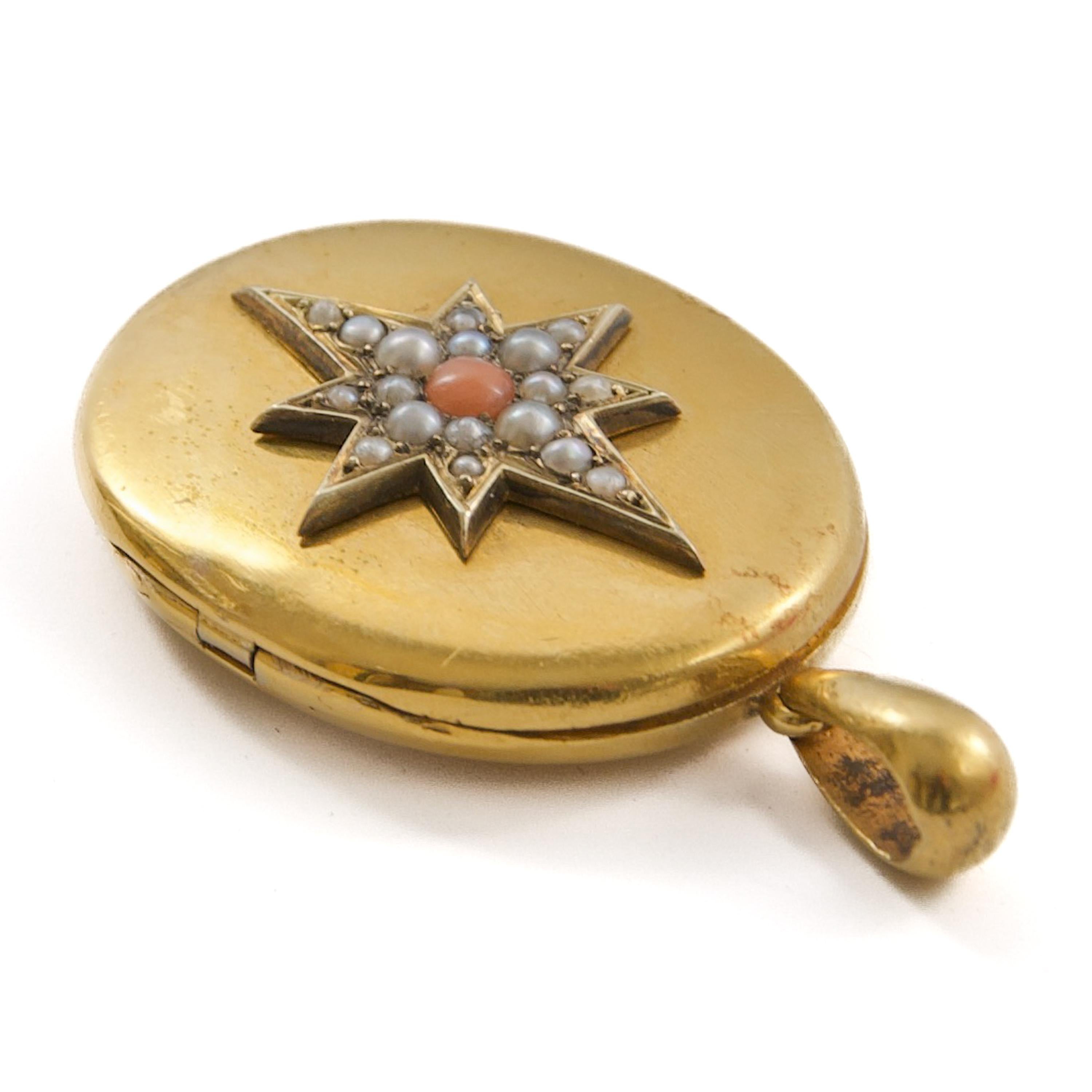 Antique Victorian 14K Gold Locket Pendant with Seed Pearls and Coral im Angebot 2