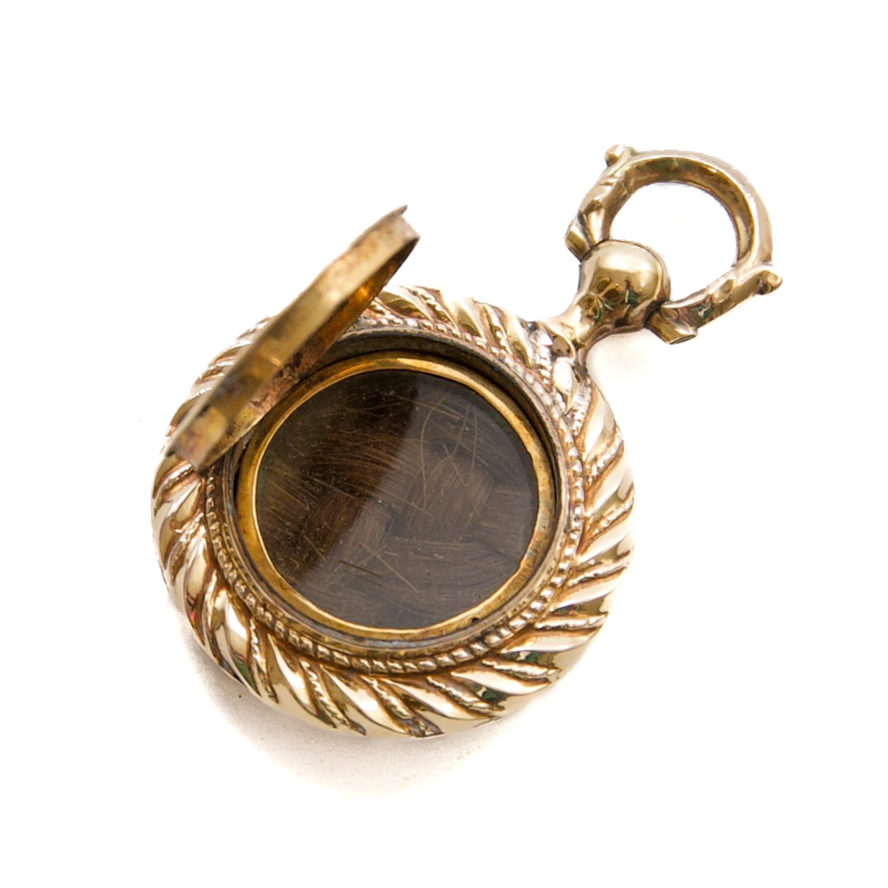 Antique Victorian 14K Gold Locket Pendant with Woven Hair, Memorial Jewelry For Sale 5