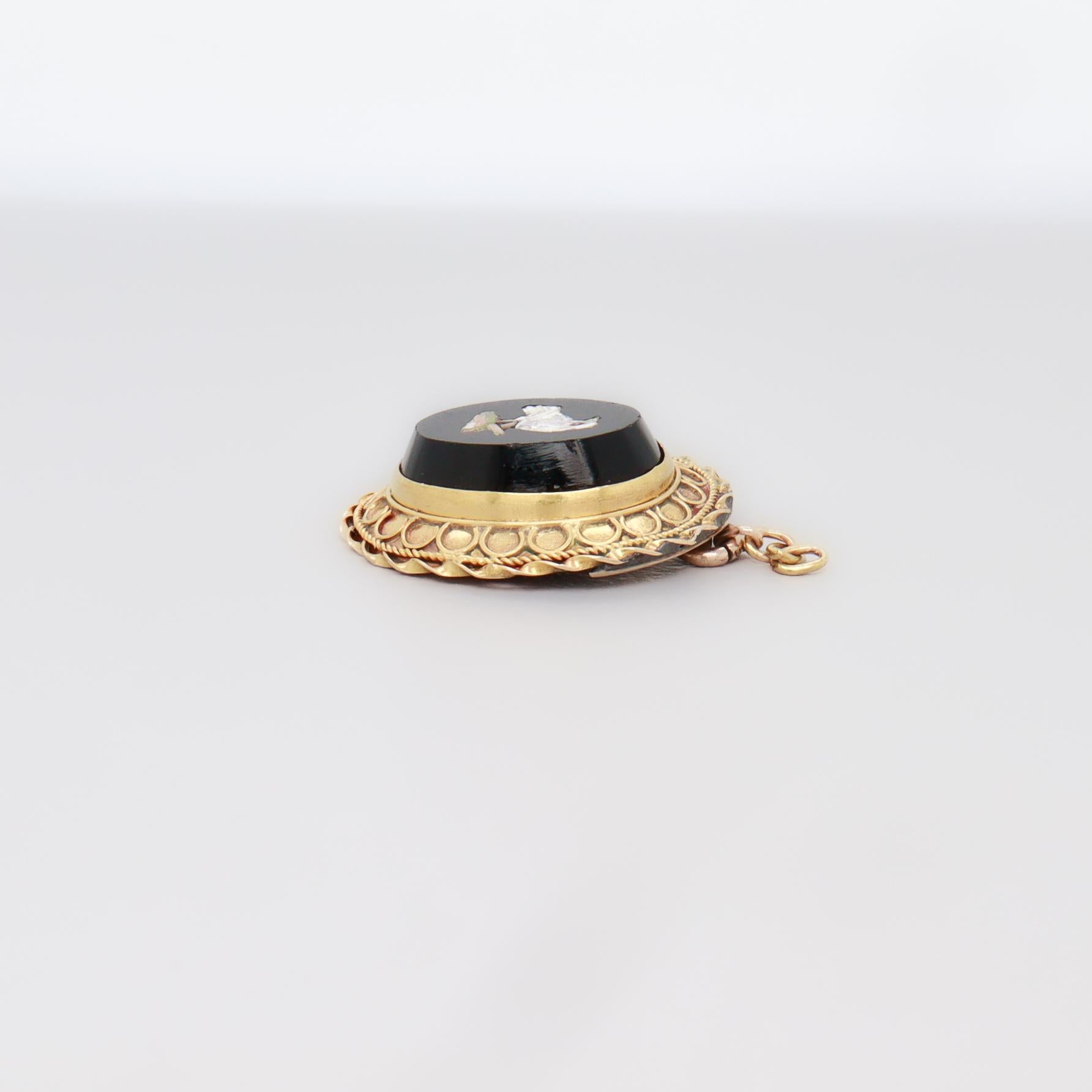 Pendentif ou charme pour bracelet en or 14K antique victorien en forme d'oiseau en micromosaïque en vente 3