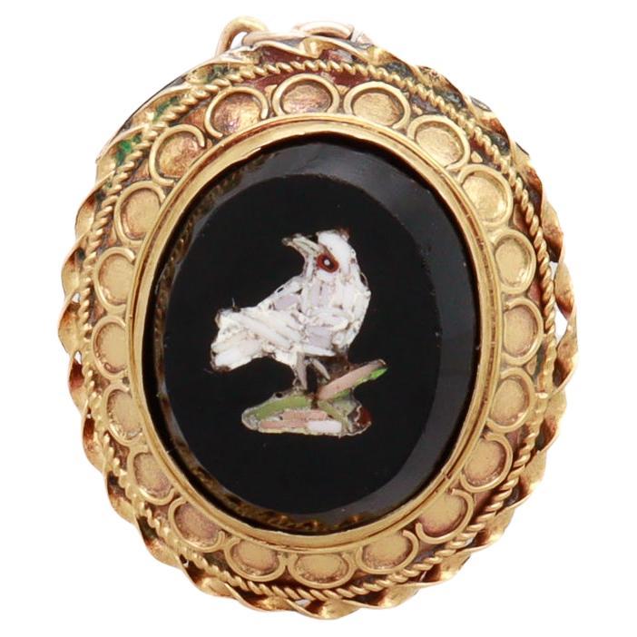 Pendentif ou charme pour bracelet en or 14K antique victorien en forme d
oiseau en micromosaïque