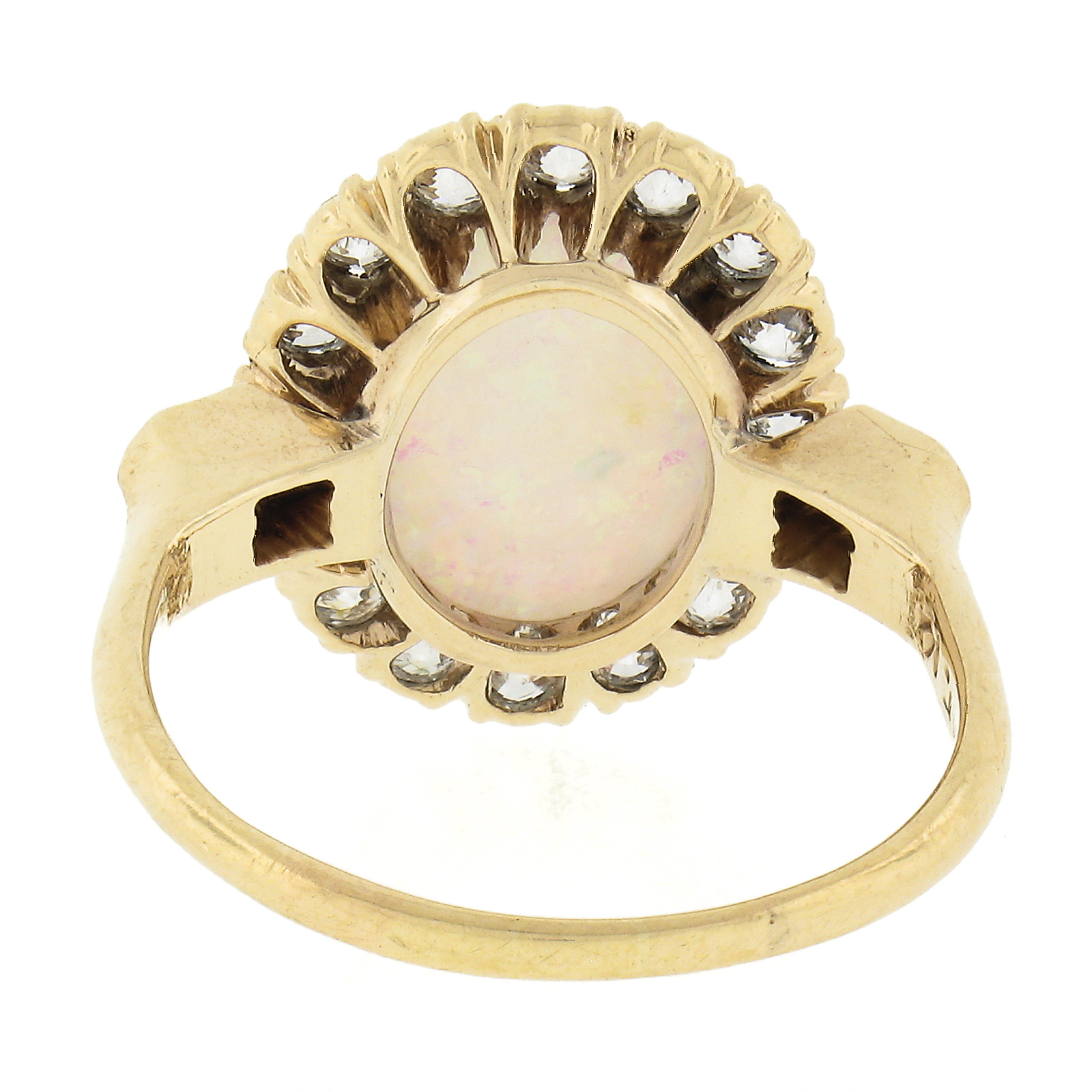 Antiker viktorianischer ovaler Opal Solitär-Ring aus 14 Karat Gold mit 0,80 Karat altem Diamant-Halo Damen im Angebot