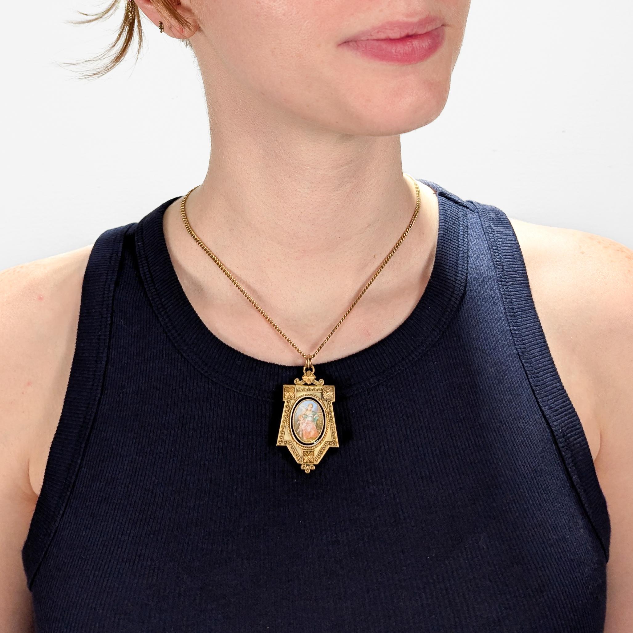 Un beau pendentif antique de style 