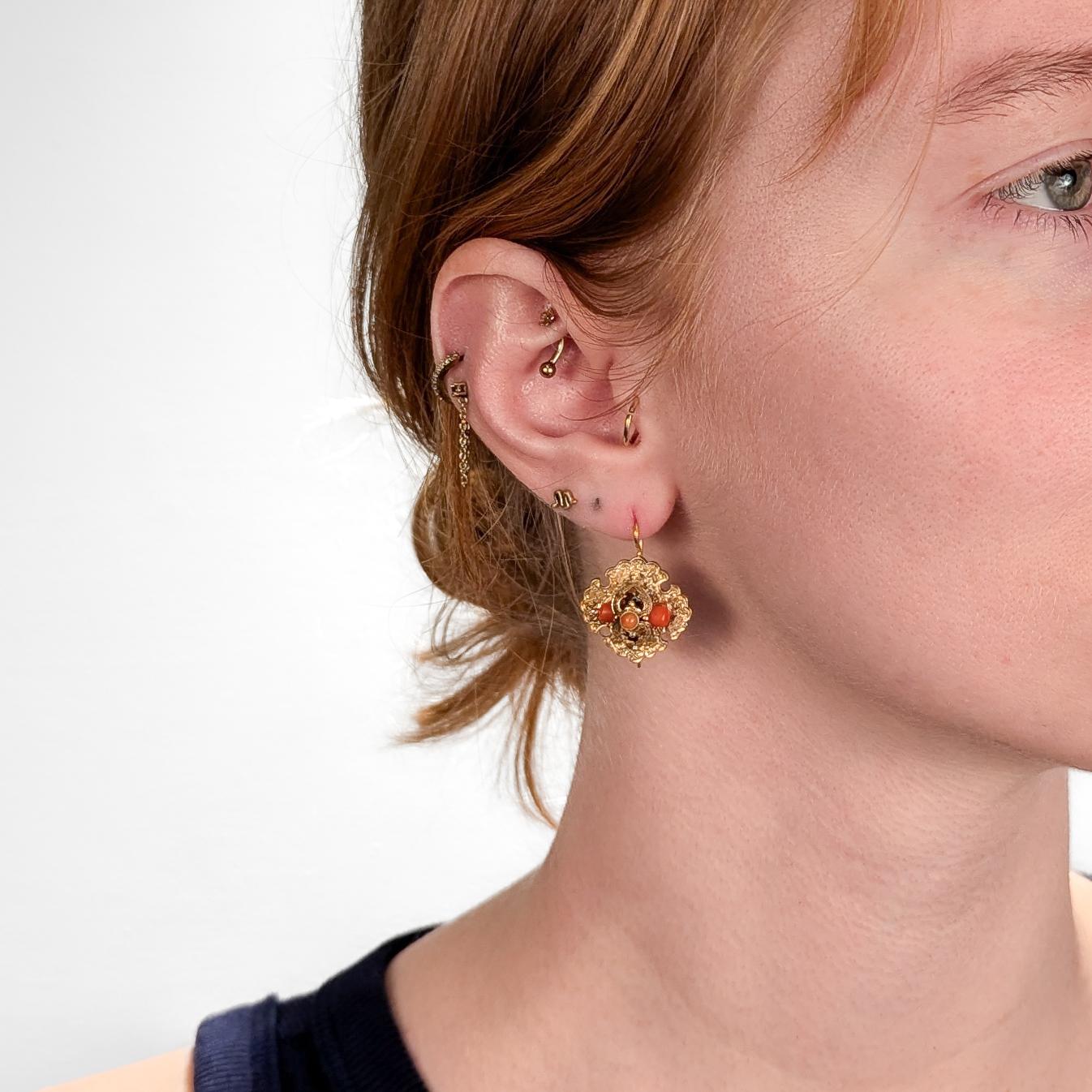 A fine pair of Victorian earrings.

In 14k yellow gold. 

With salmon or red colored coral elements set under a curved mount on an cross shaped base. 

Having long ear wires each with a c-catch to the reverse.

Simply a wonderful pair of antique
