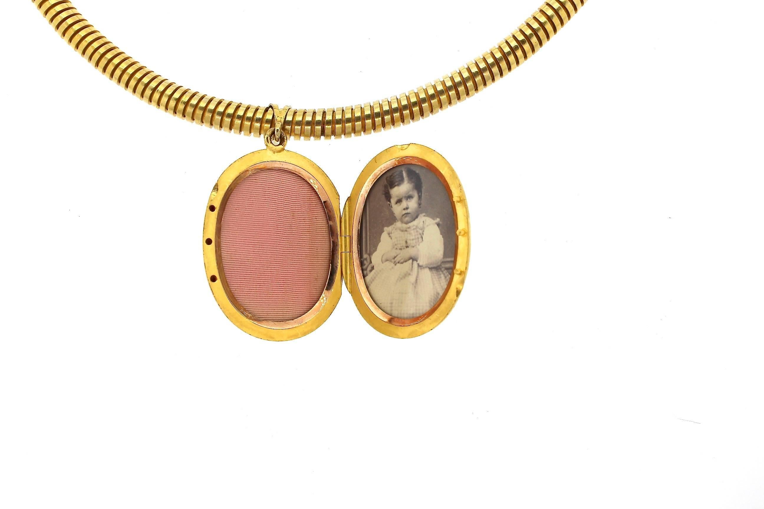 horseshoe pendant gold