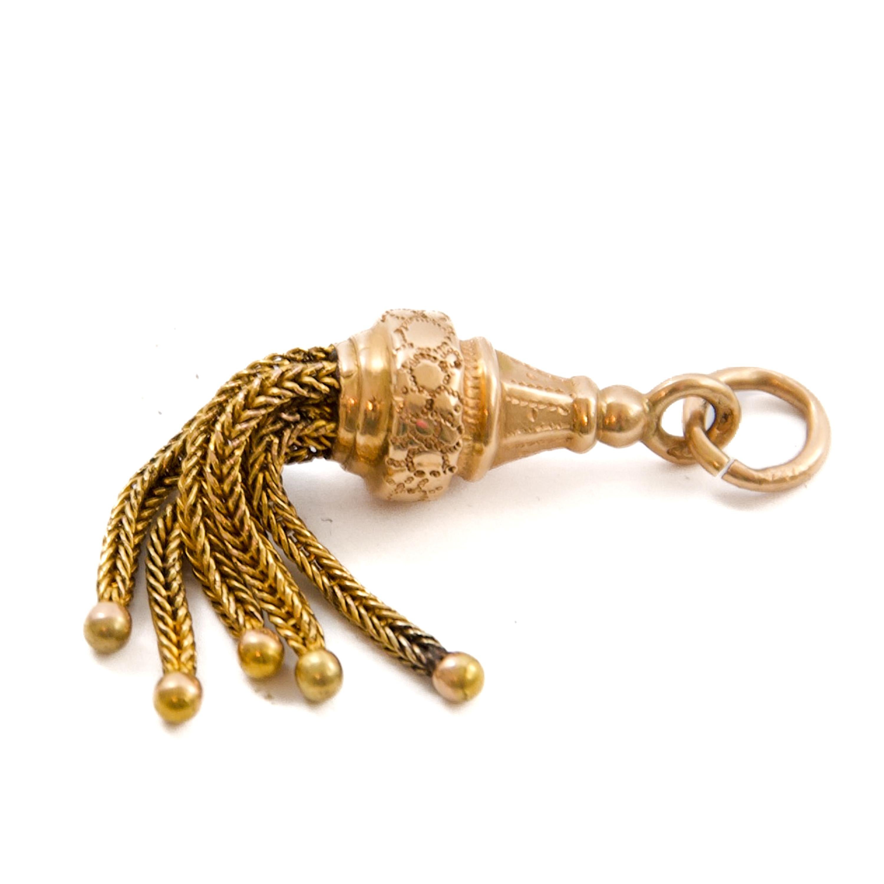 Antico ciondolo vittoriano con nappe in oro 14K, CIRCA 1880 in vendita 2