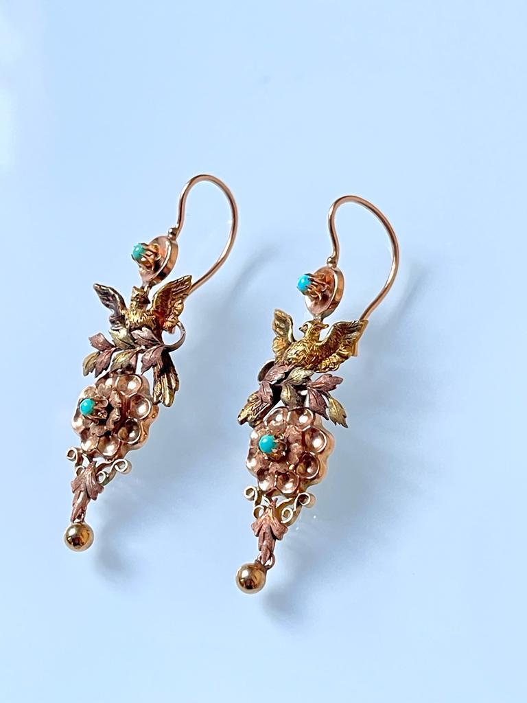 Antique Victorian 14K Gold Turquoise Long Pendent Bird Earrings, C 1880         In Good Condition For Sale In Firenze, IT