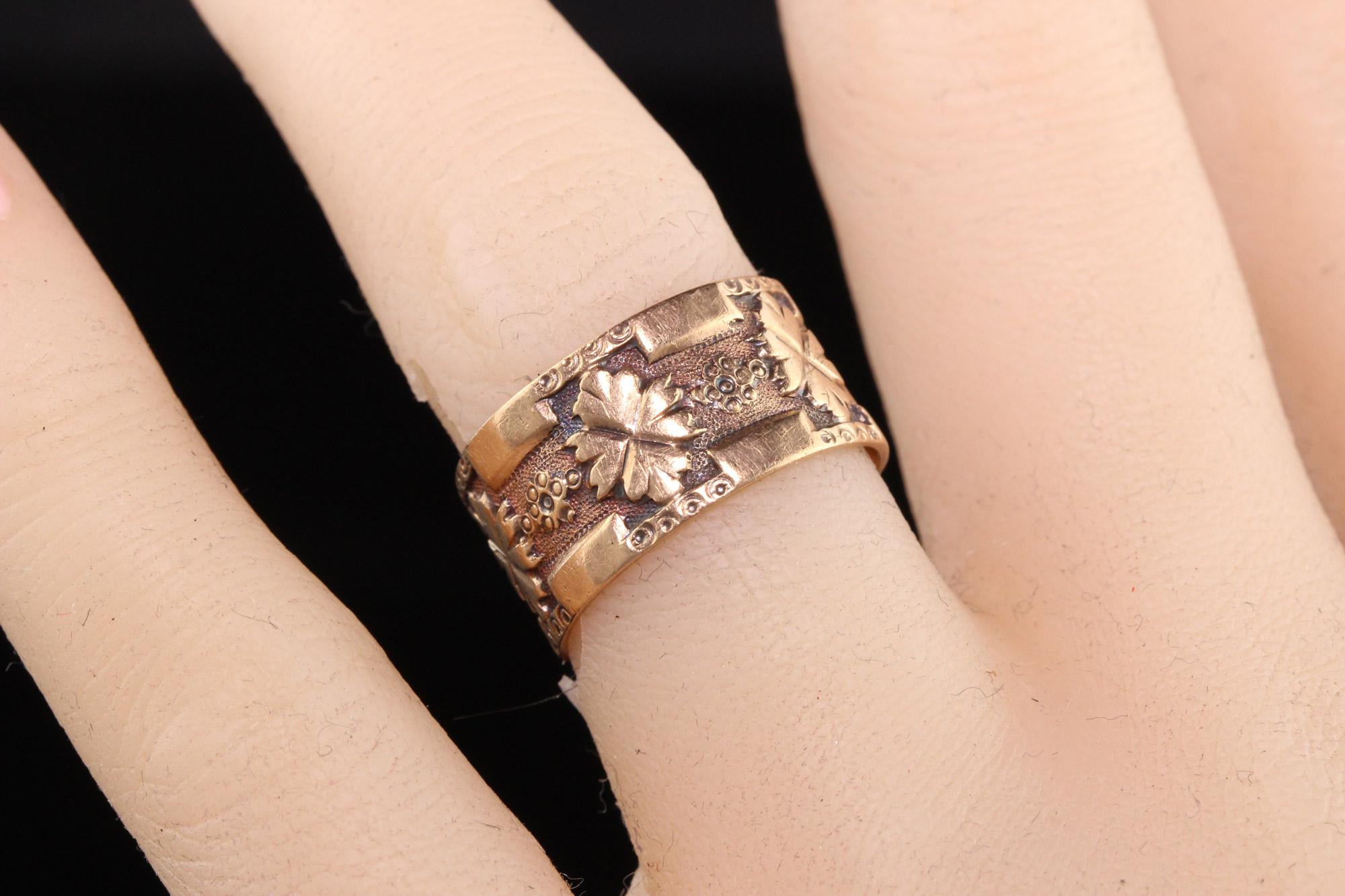 Antique Victorian 14K Rose Gold Engraved Floral Wide Wedding Band In Good Condition In Great Neck, NY
