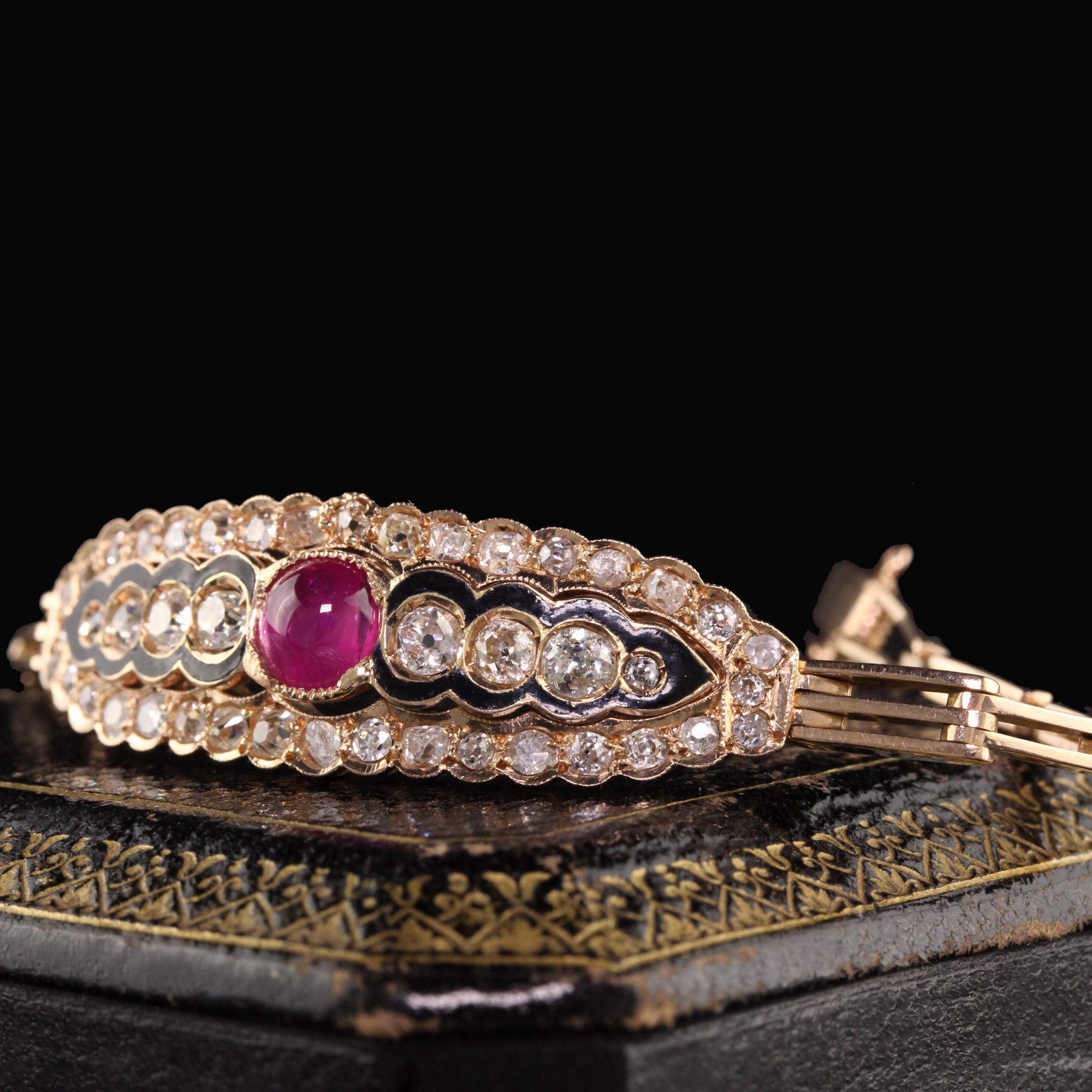 Taille vieille mine Bracelet victorien ancien en or rose 14 carats avec diamants taille vieille mine et rubis cabochon en vente