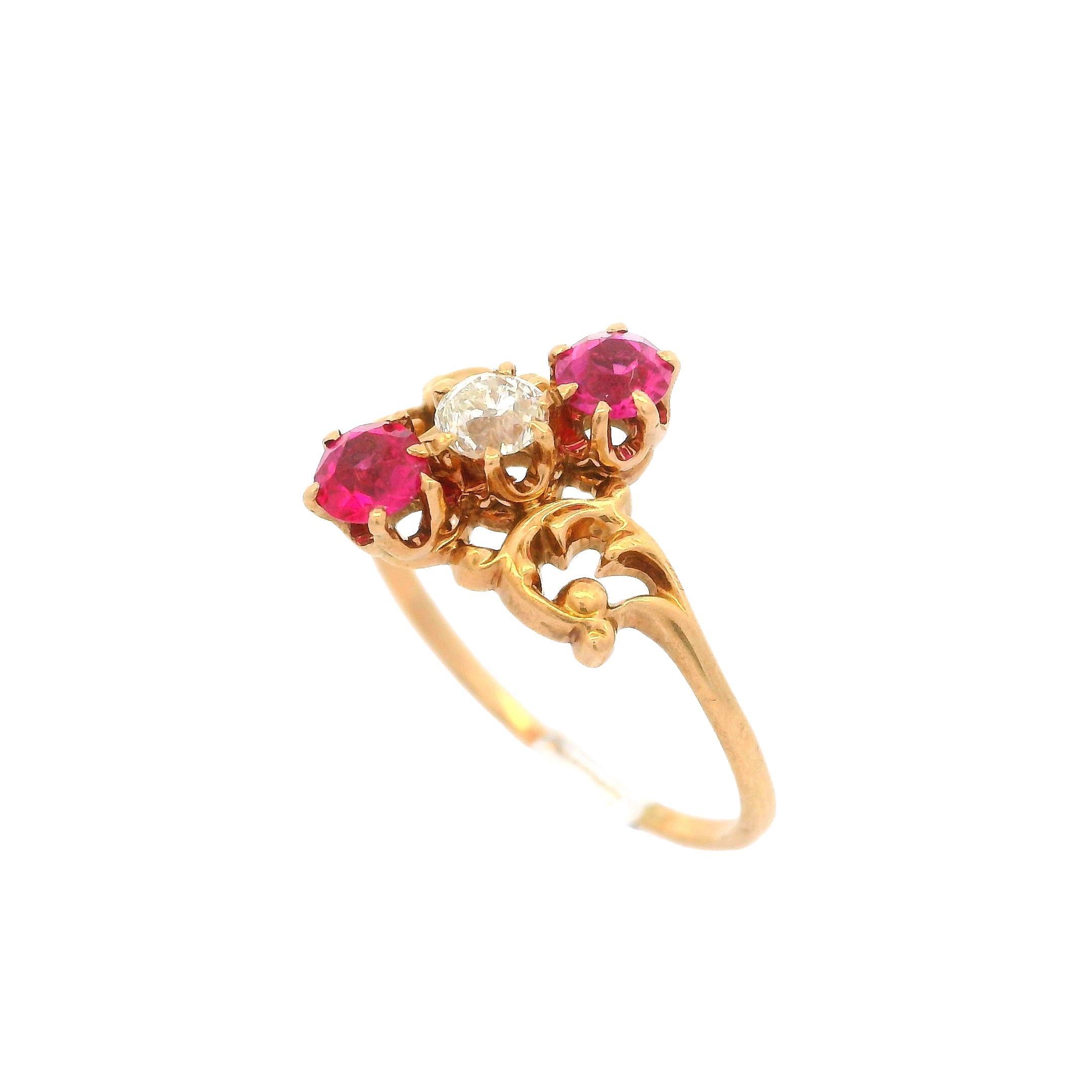Antique Victorian 14k Rosy Yellow Gold Diamond Three Stone Ring ALL ORIGINAL In Good Condition For Sale In Montclair, NJ