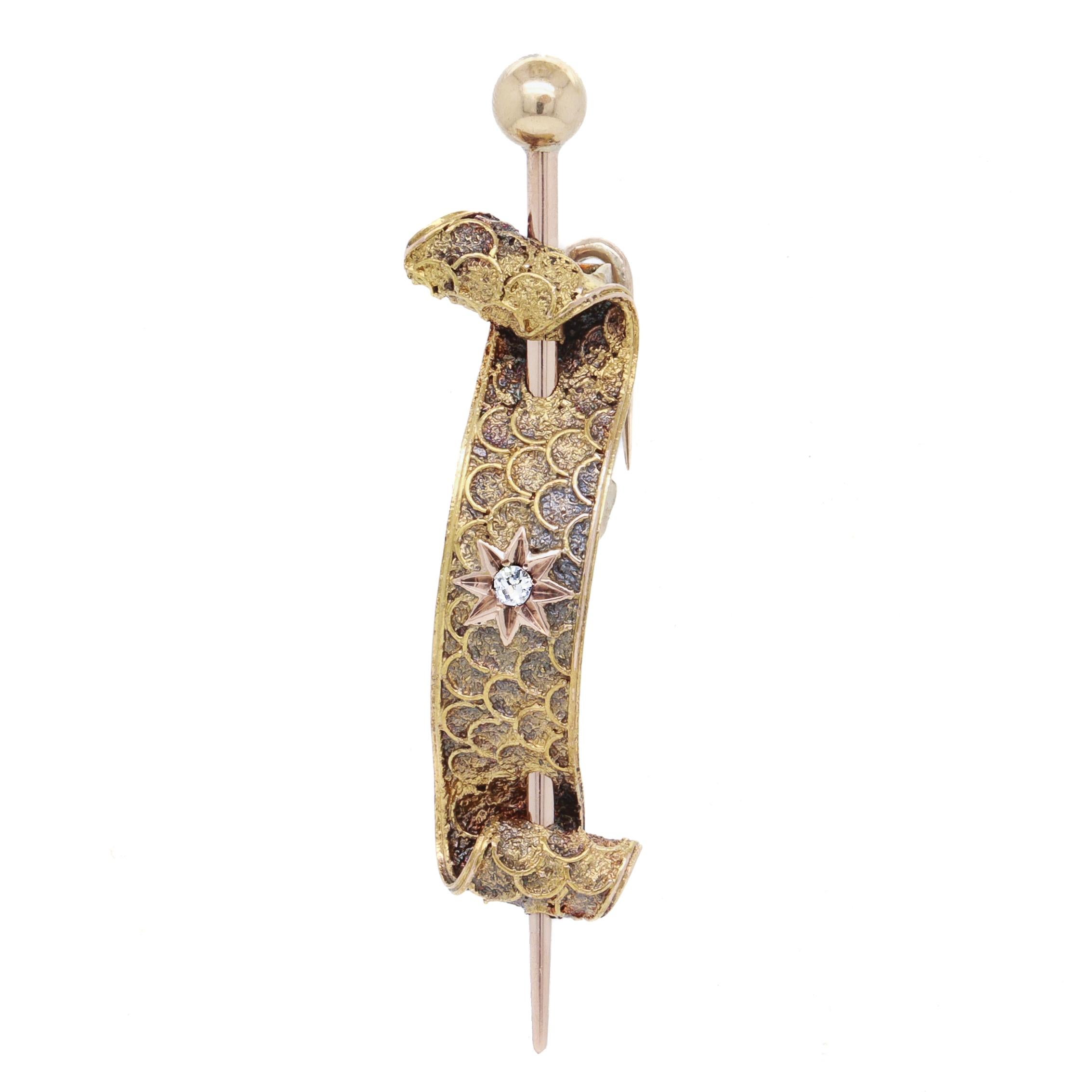 Broche ou épingle victorienne ancienne en or jaune et rose 14k et diamants en forme de volute Unisexe en vente