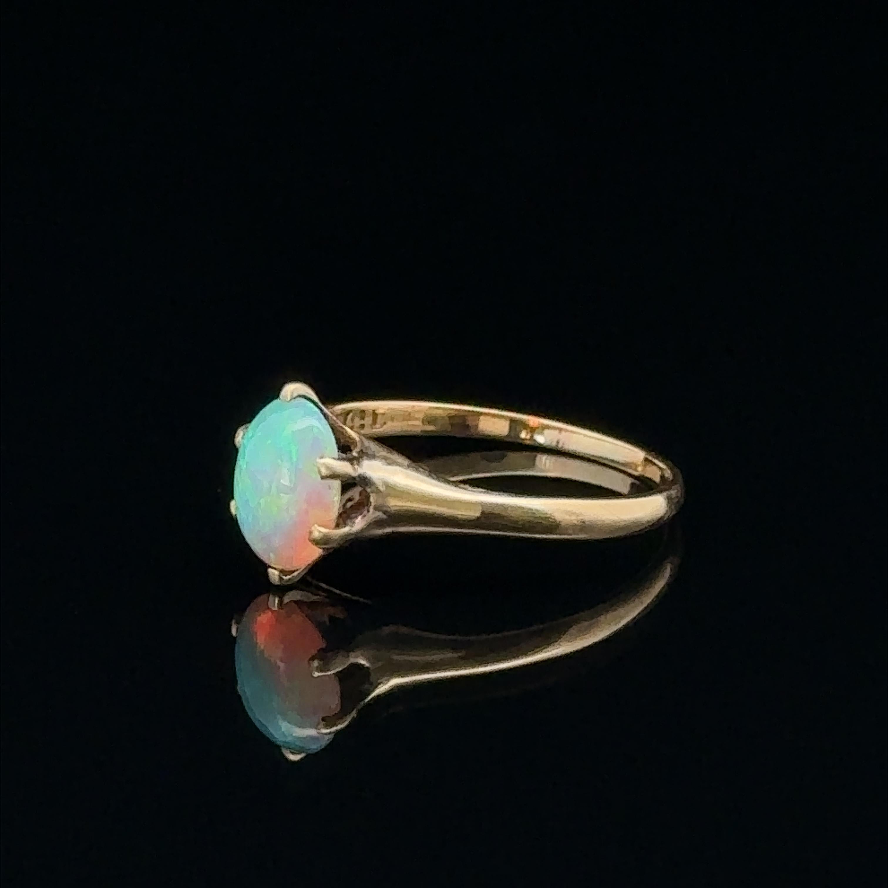 Magnifique bague solitaire ovale victorienne ancienne en or jaune 14 carats 0,61 carat Excellent état - En vente à Montclair, NJ
