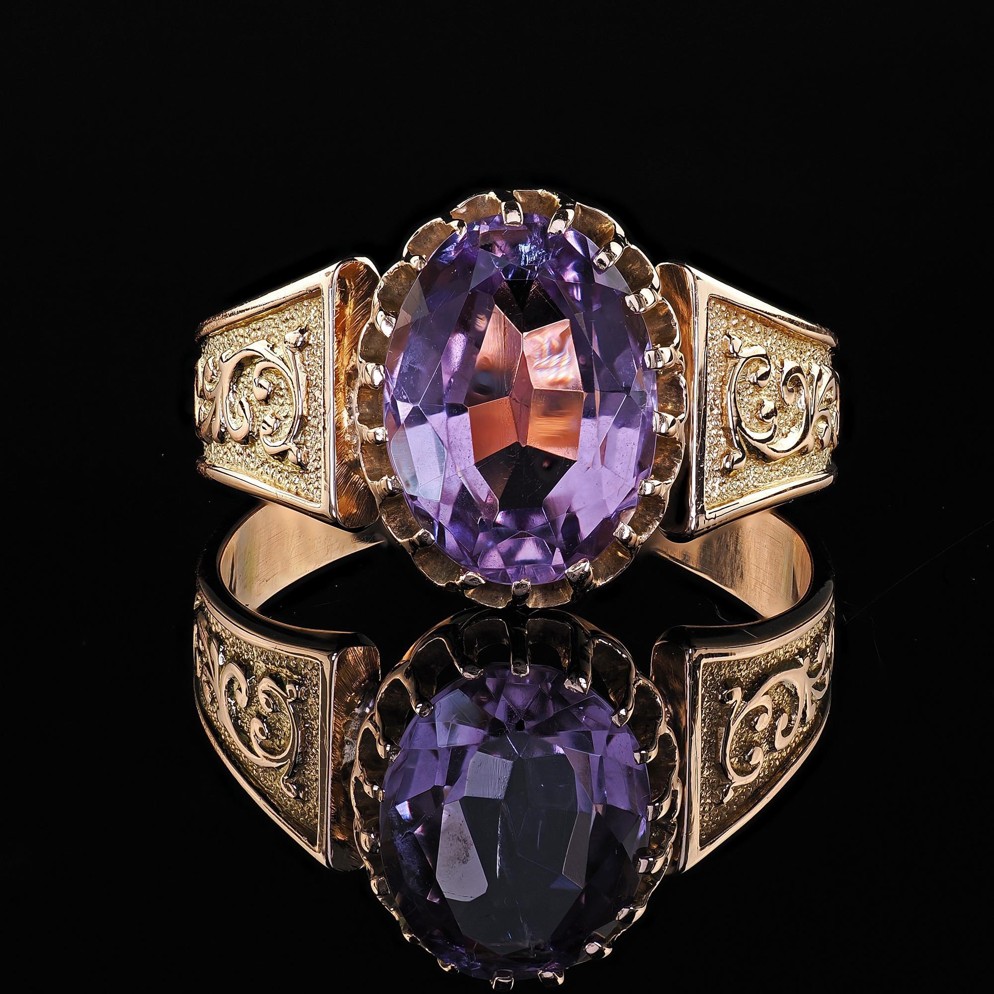 Antique Victorian 14K Yellow Gold Amethyst Solitaire Engraved Engagement Ring For Sale 1