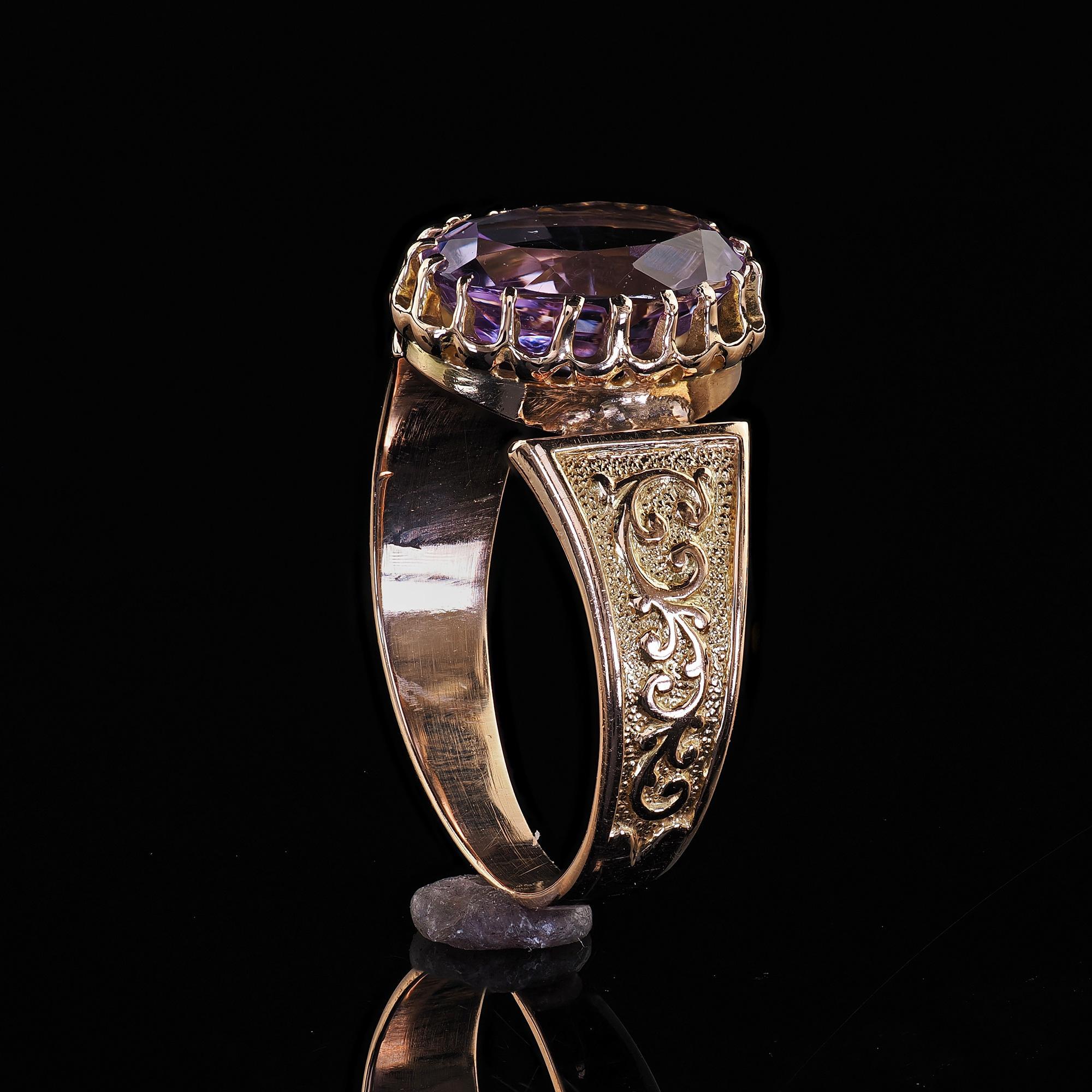 Antique Victorian 14K Yellow Gold Amethyst Solitaire Engraved Engagement Ring For Sale 3