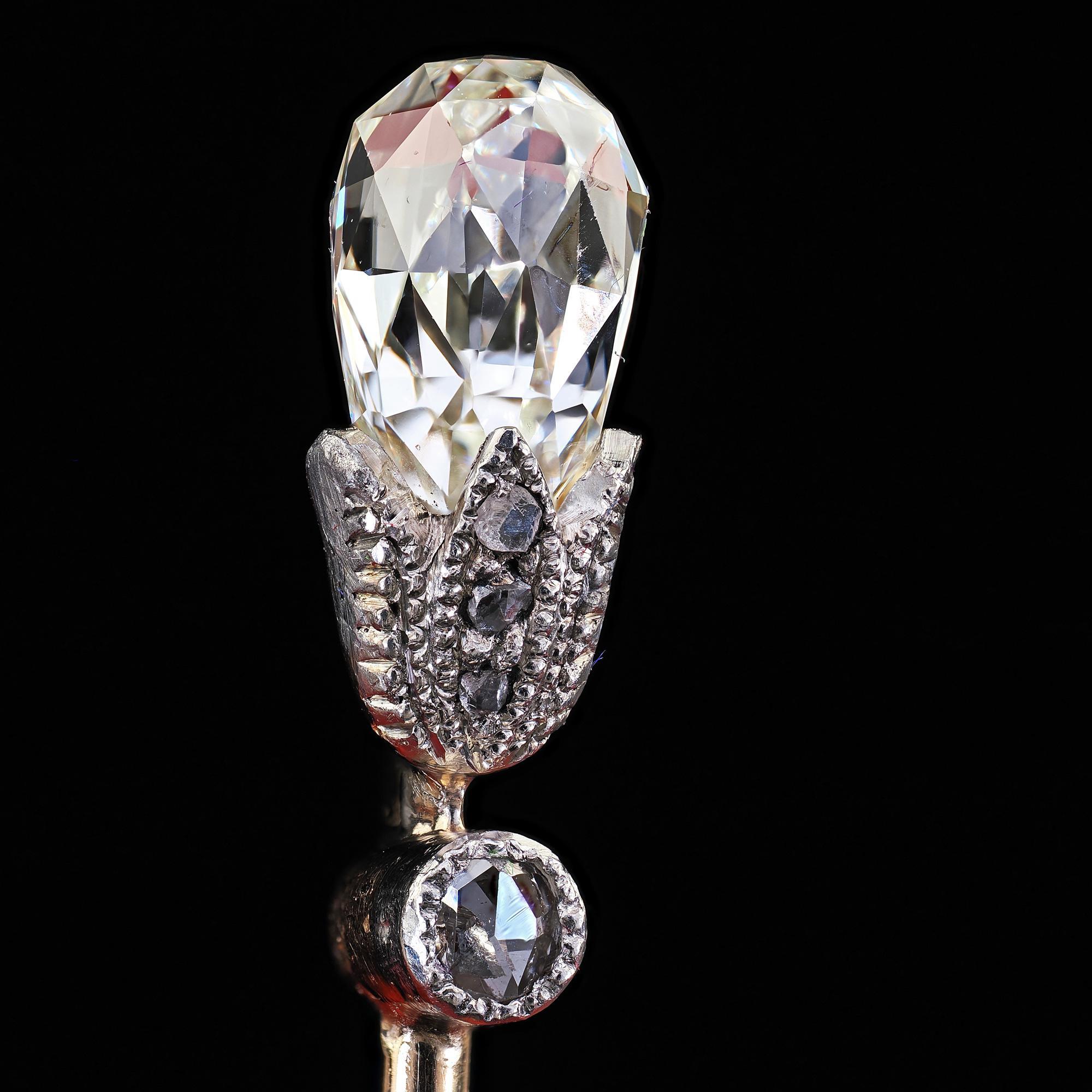 Ancienne épingle victorienne en or jaune 14K et argent à briolette diamantée pour bâton de torche Pour femmes en vente