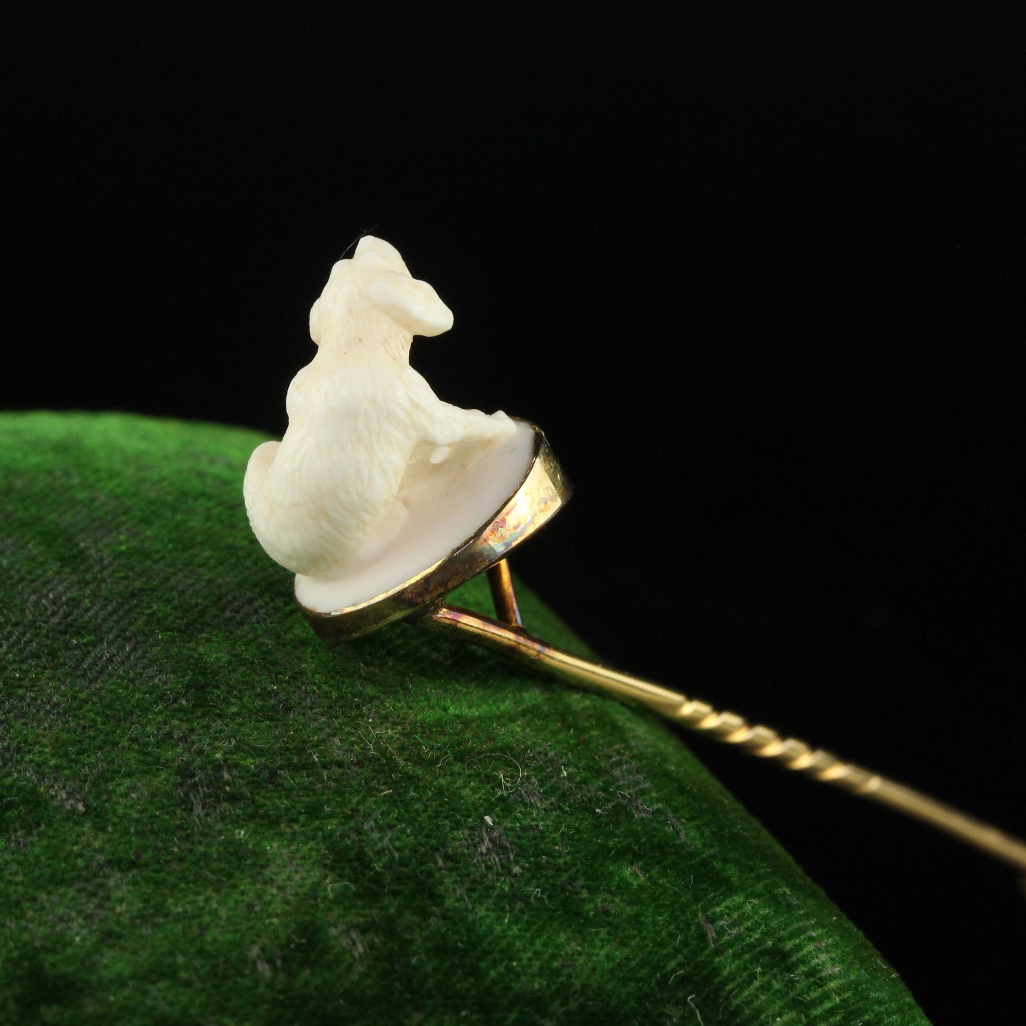 Antike viktorianische 14K Gelbgold geschnitzte Hundestick-Anstecknadel im Angebot 3