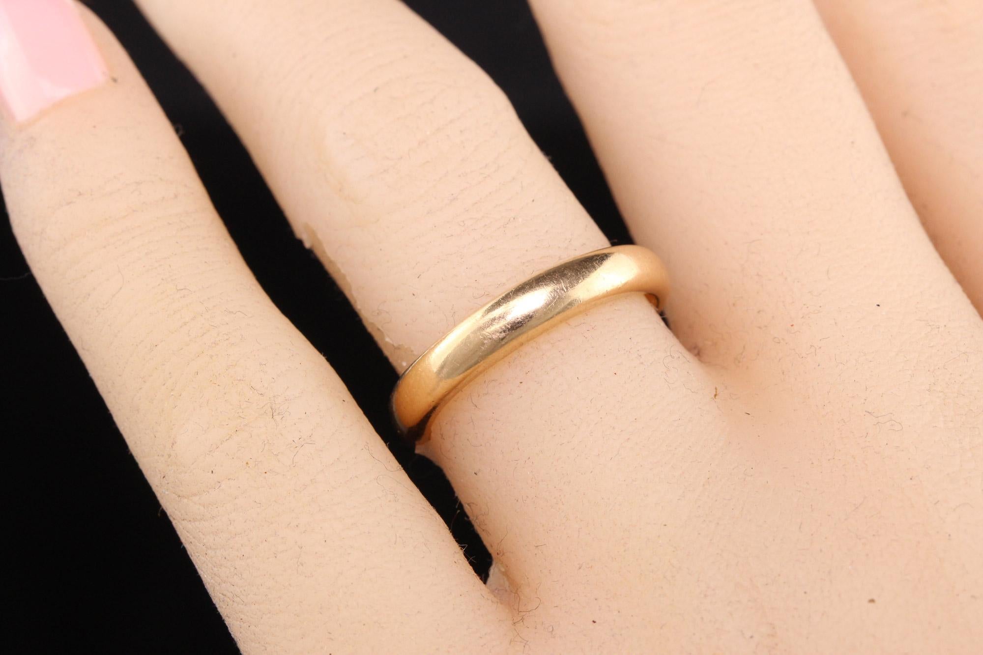 Antique Victorian 14K Yellow Gold Classic Wedding Band - Size 6 1/2 For Sale 3